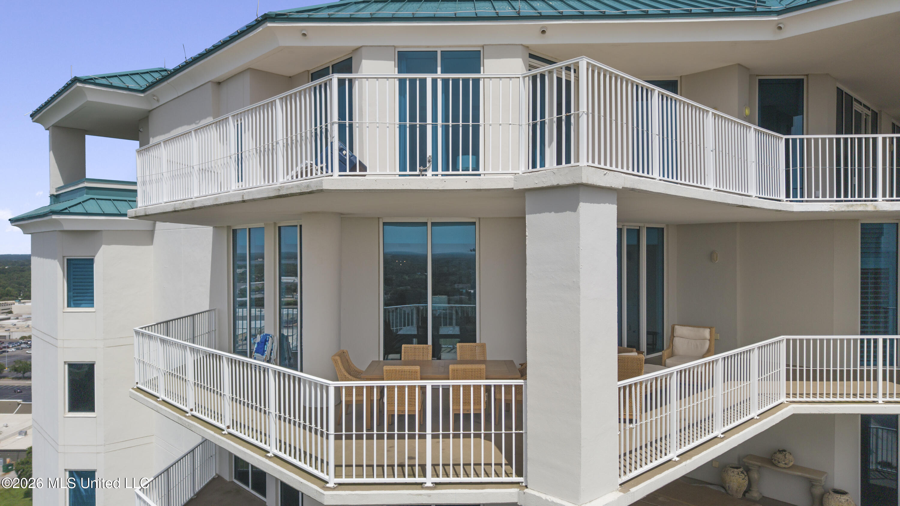 2668 Beach Boulevard, 2201