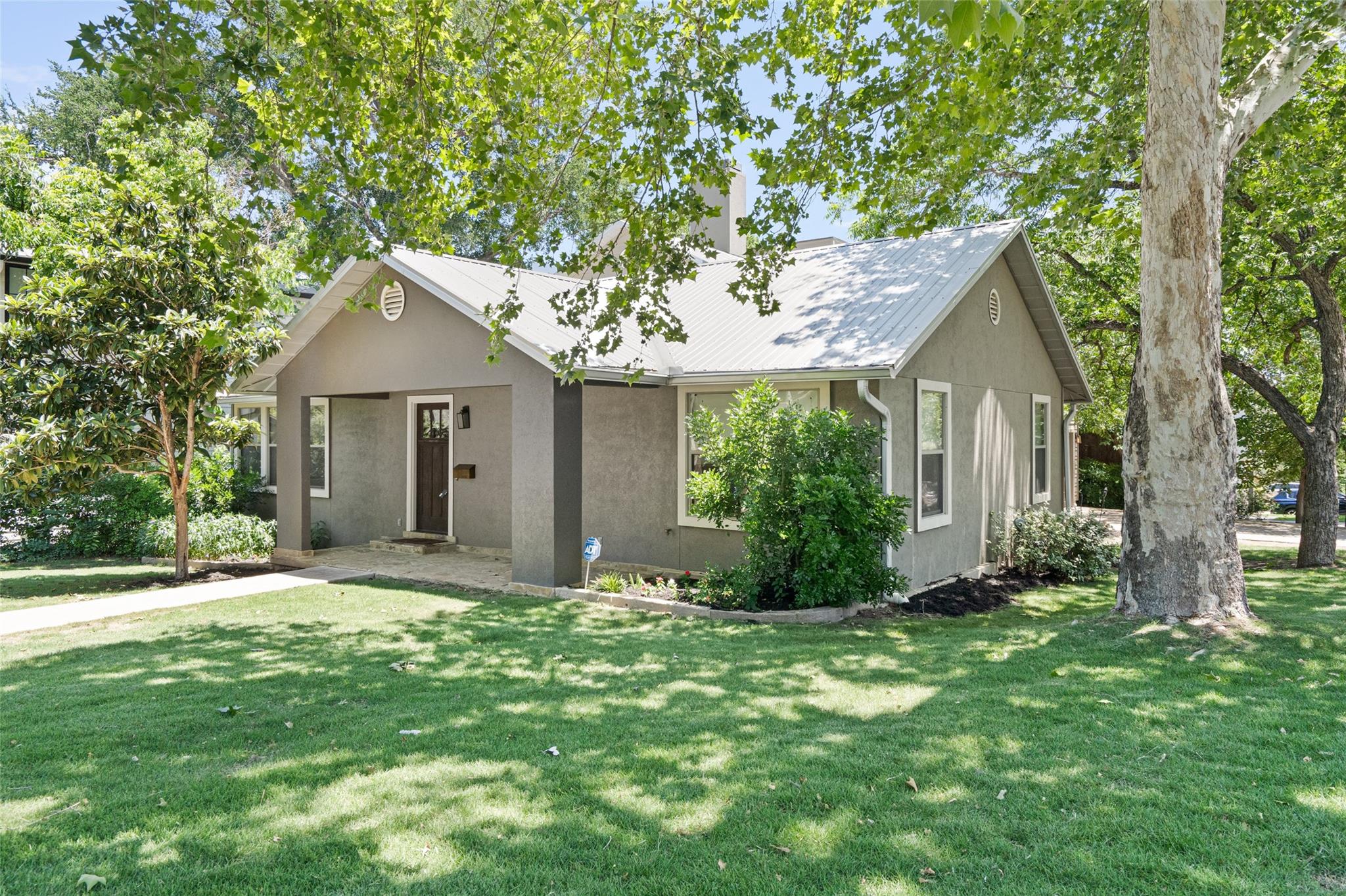 1411 Burford PL