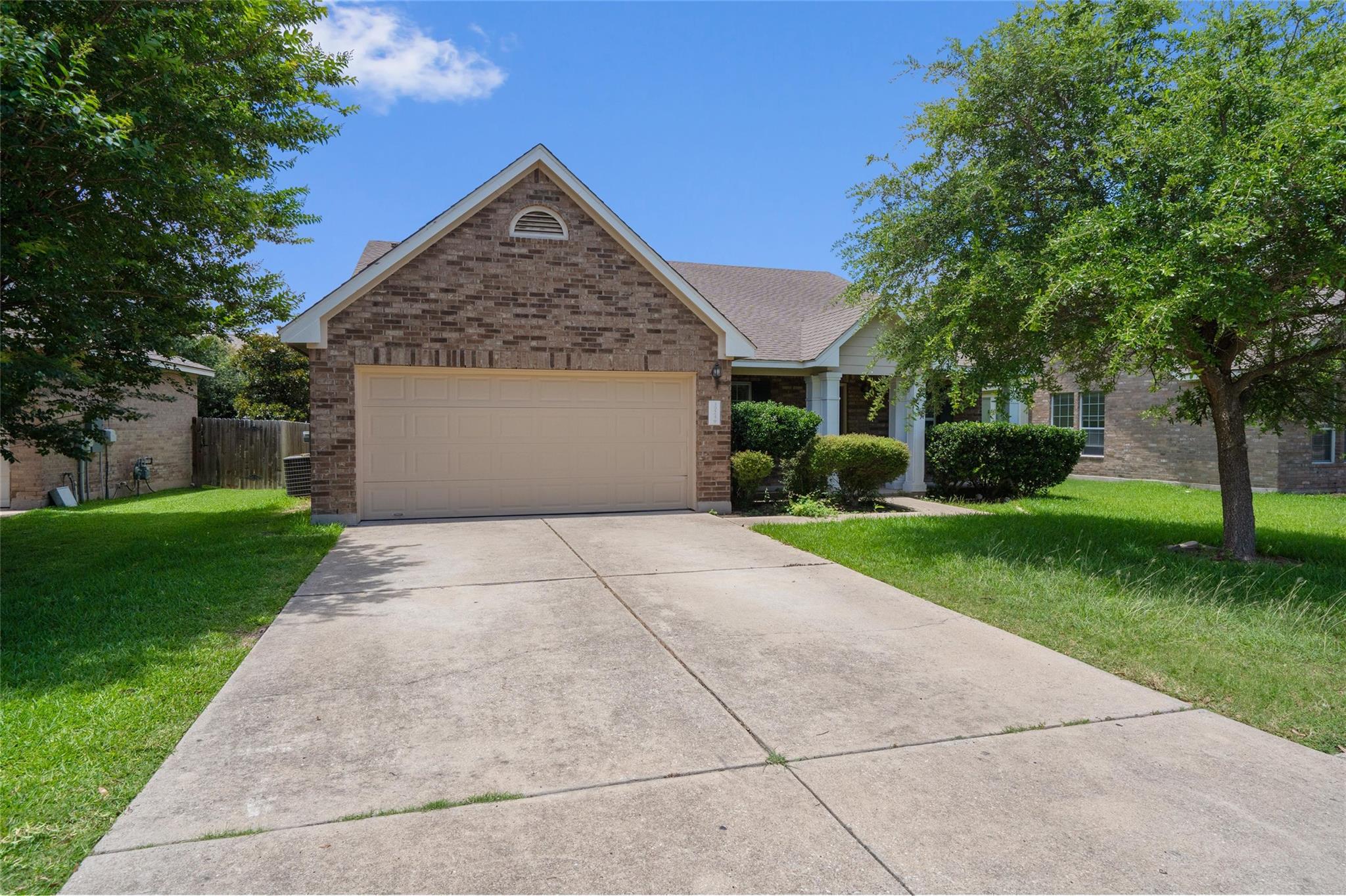 3924 Links LN