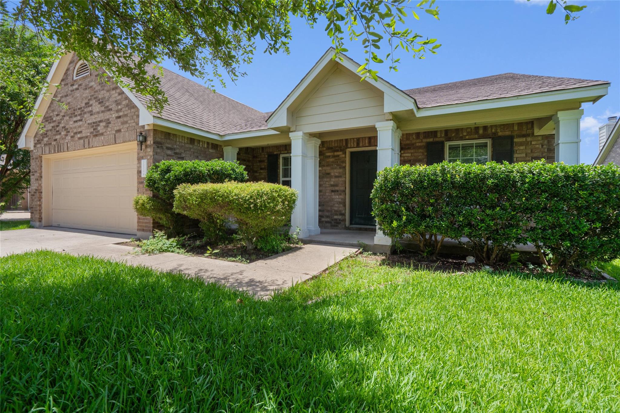 3924 Links LN