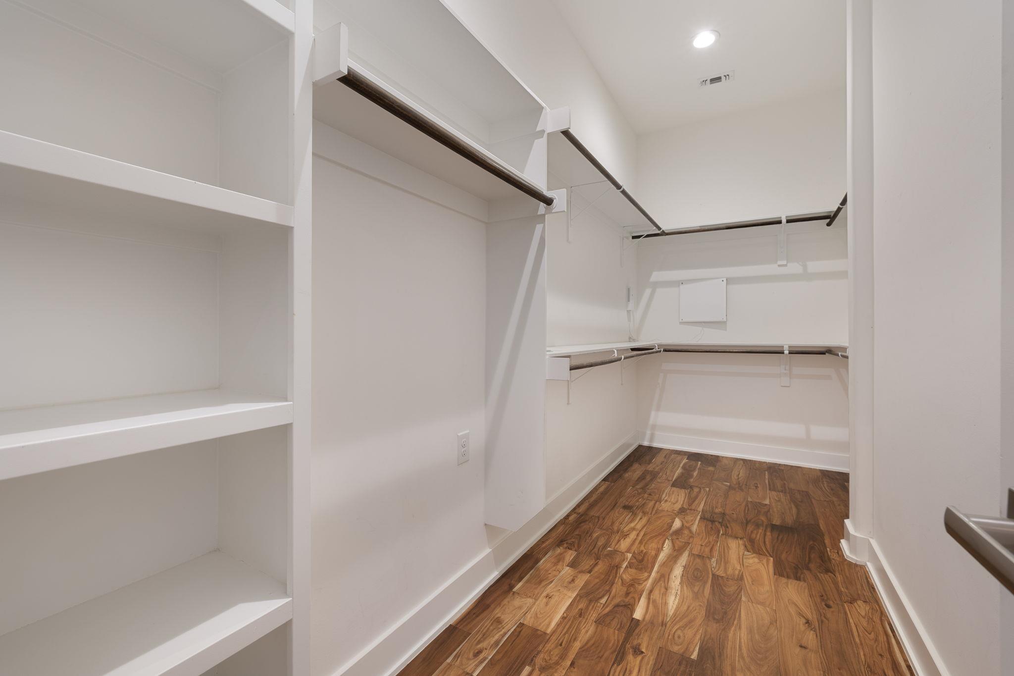 1208 Kinney Ave