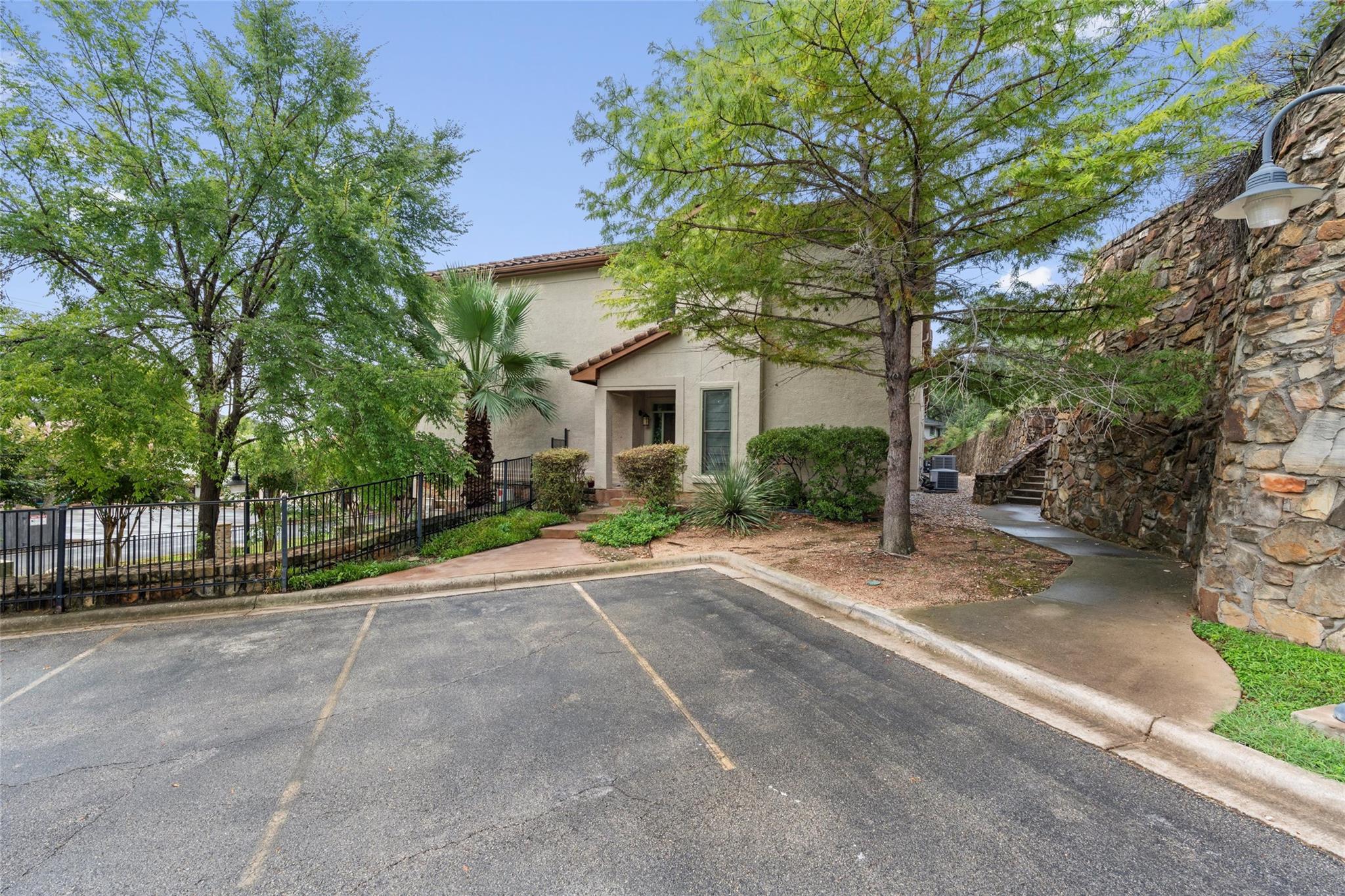 2226 Westlake DR # 3 Unit: 1-3