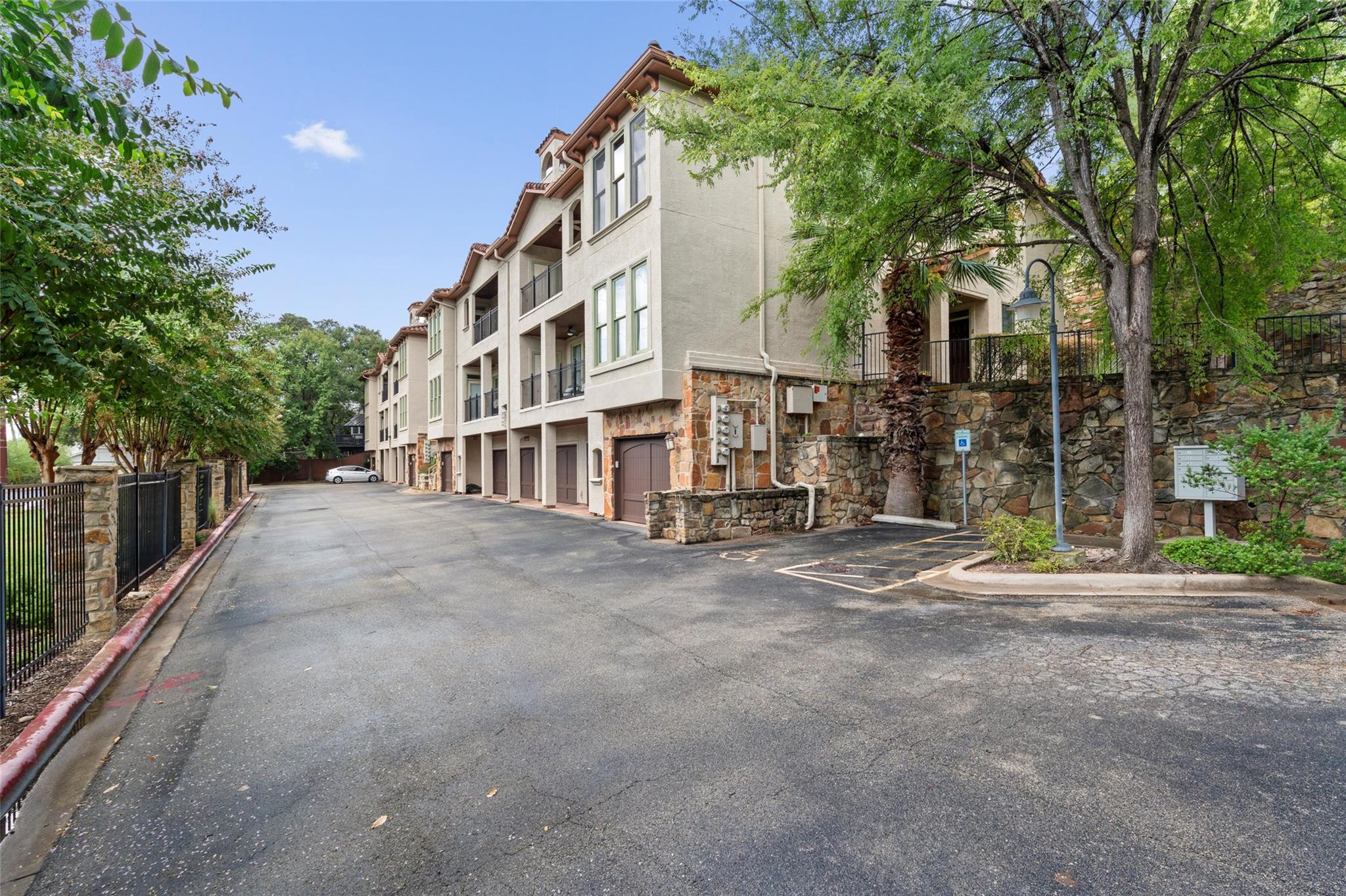 2226 Westlake DR # 3 Unit: 1-3