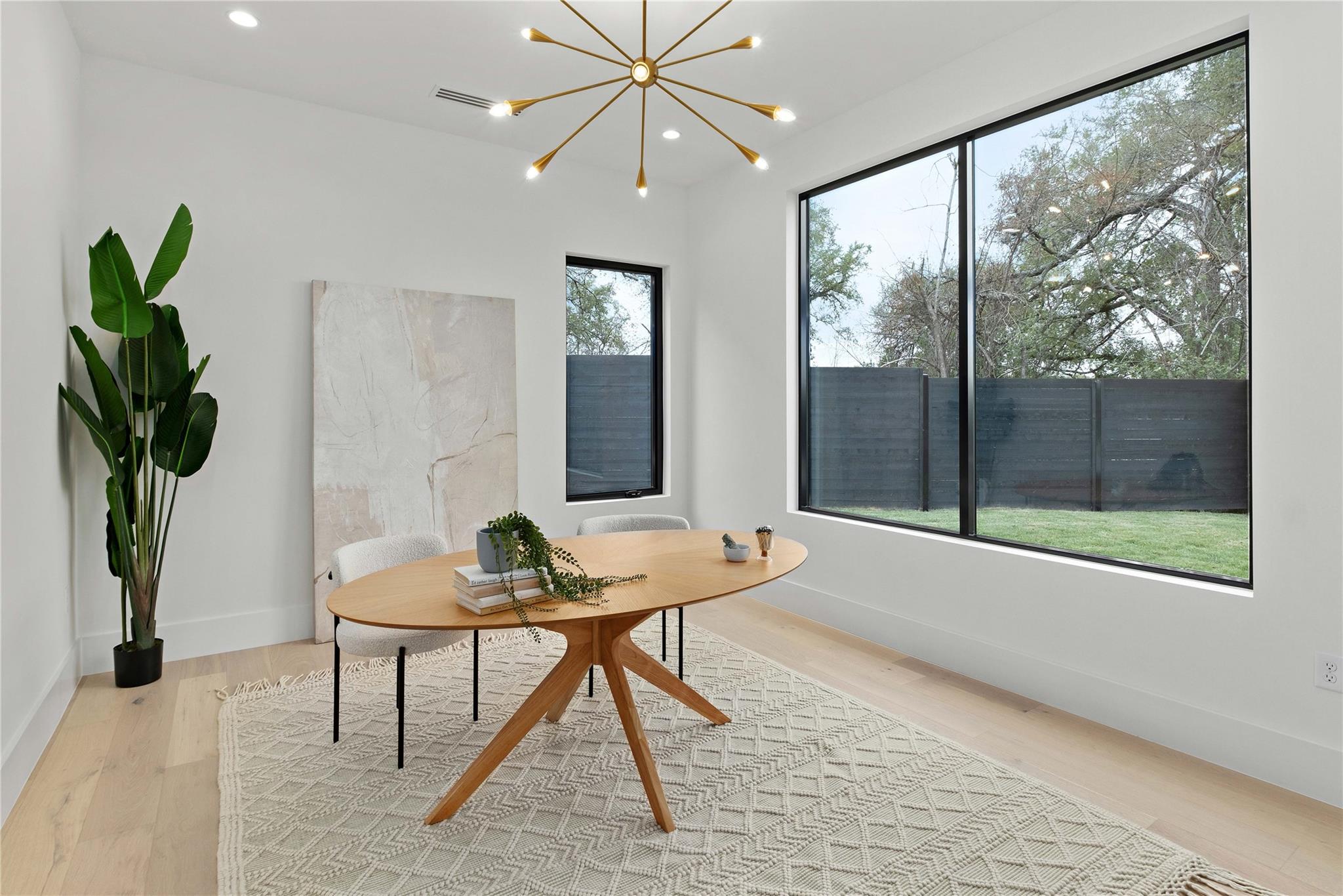 2401 Oakhaven CIR