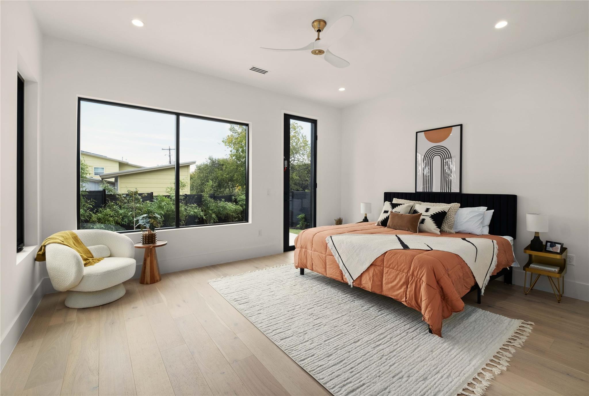 2401 Oakhaven CIR