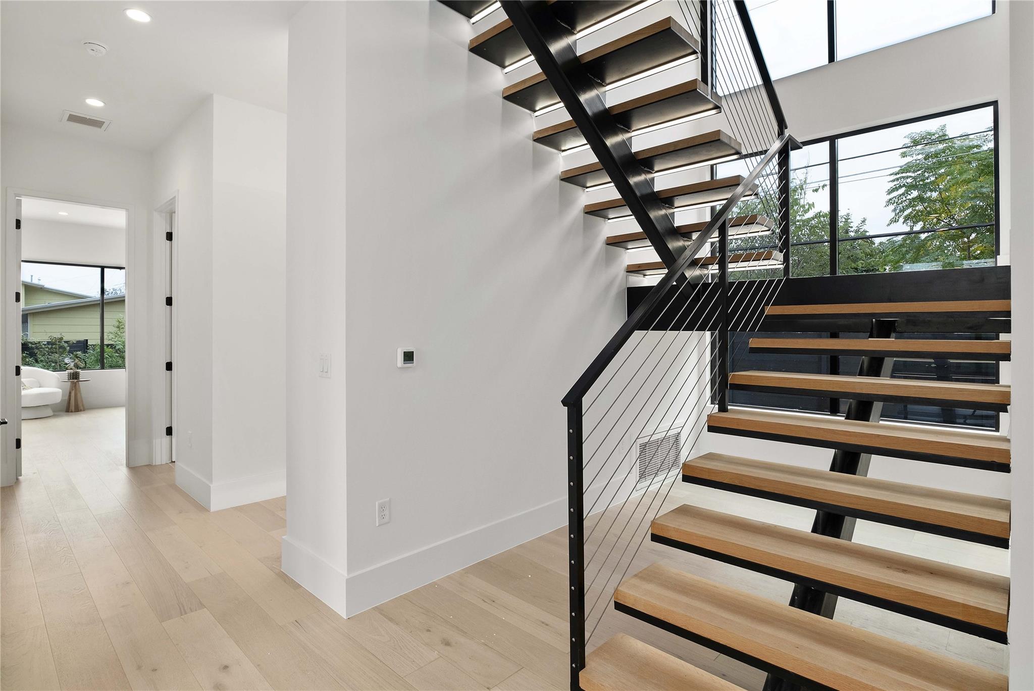 2401 Oakhaven CIR