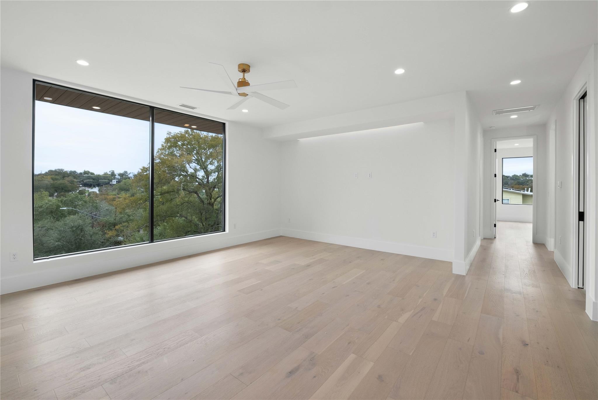2401 Oakhaven CIR