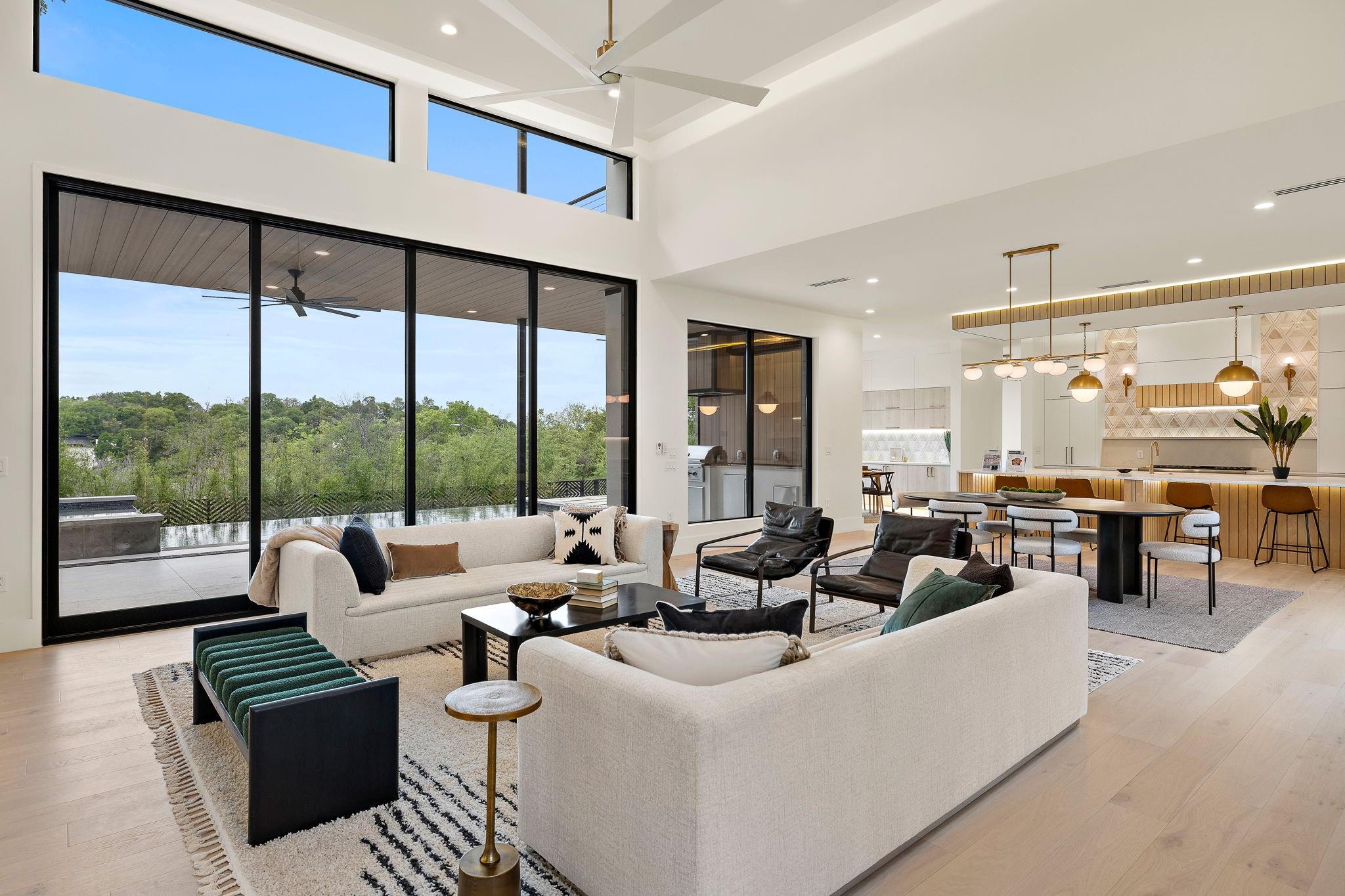 2401 Oakhaven CIR