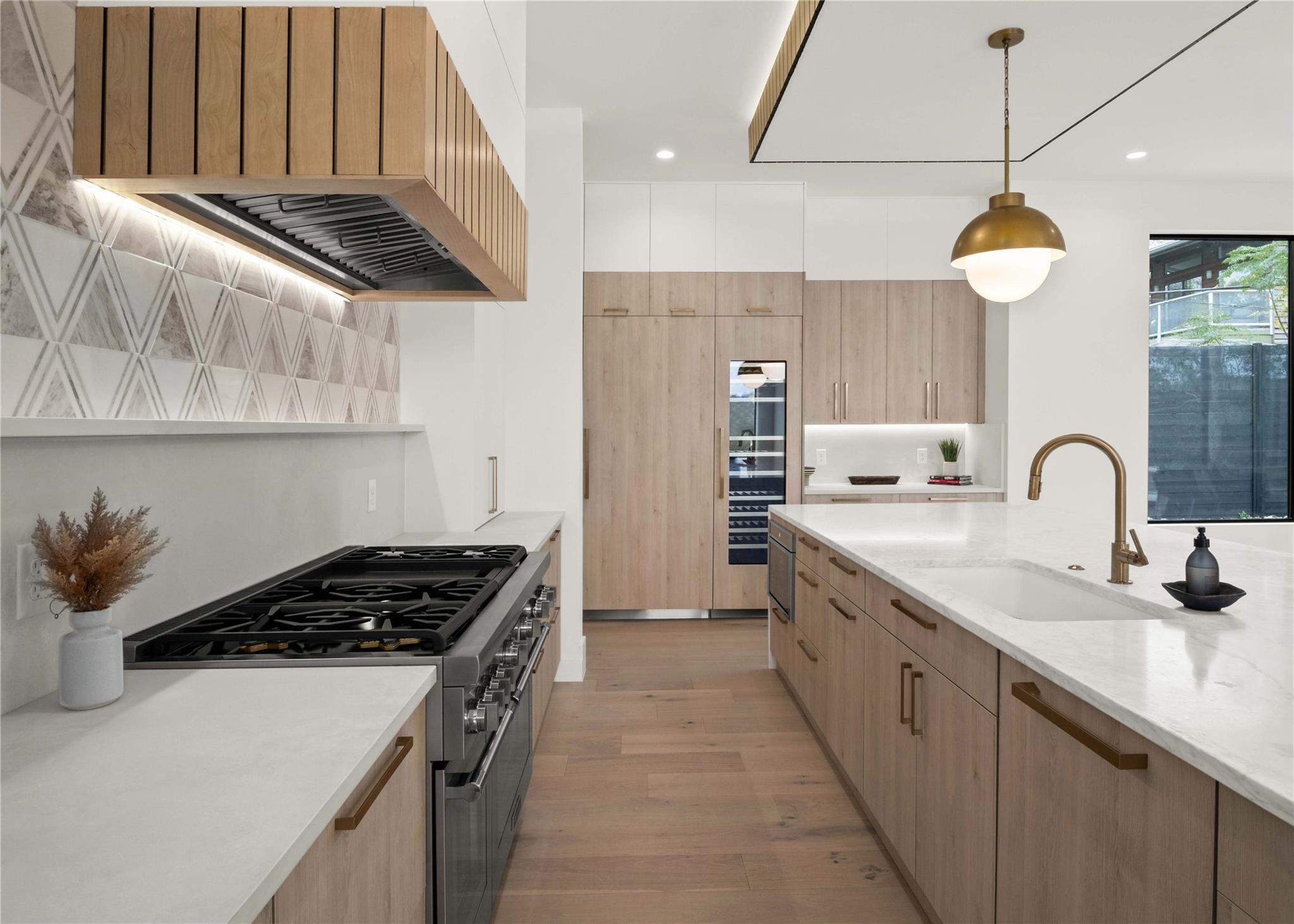 2401 Oakhaven CIR