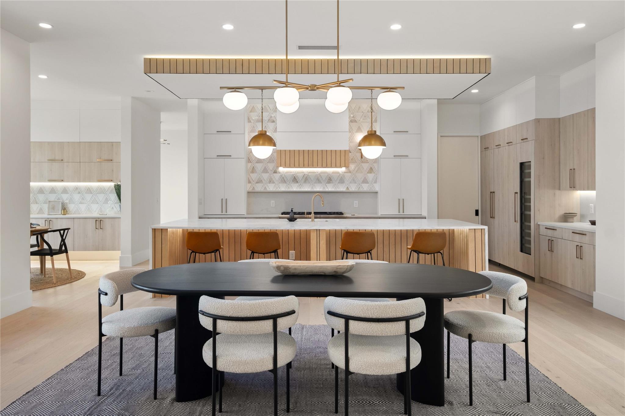 2401 Oakhaven CIR