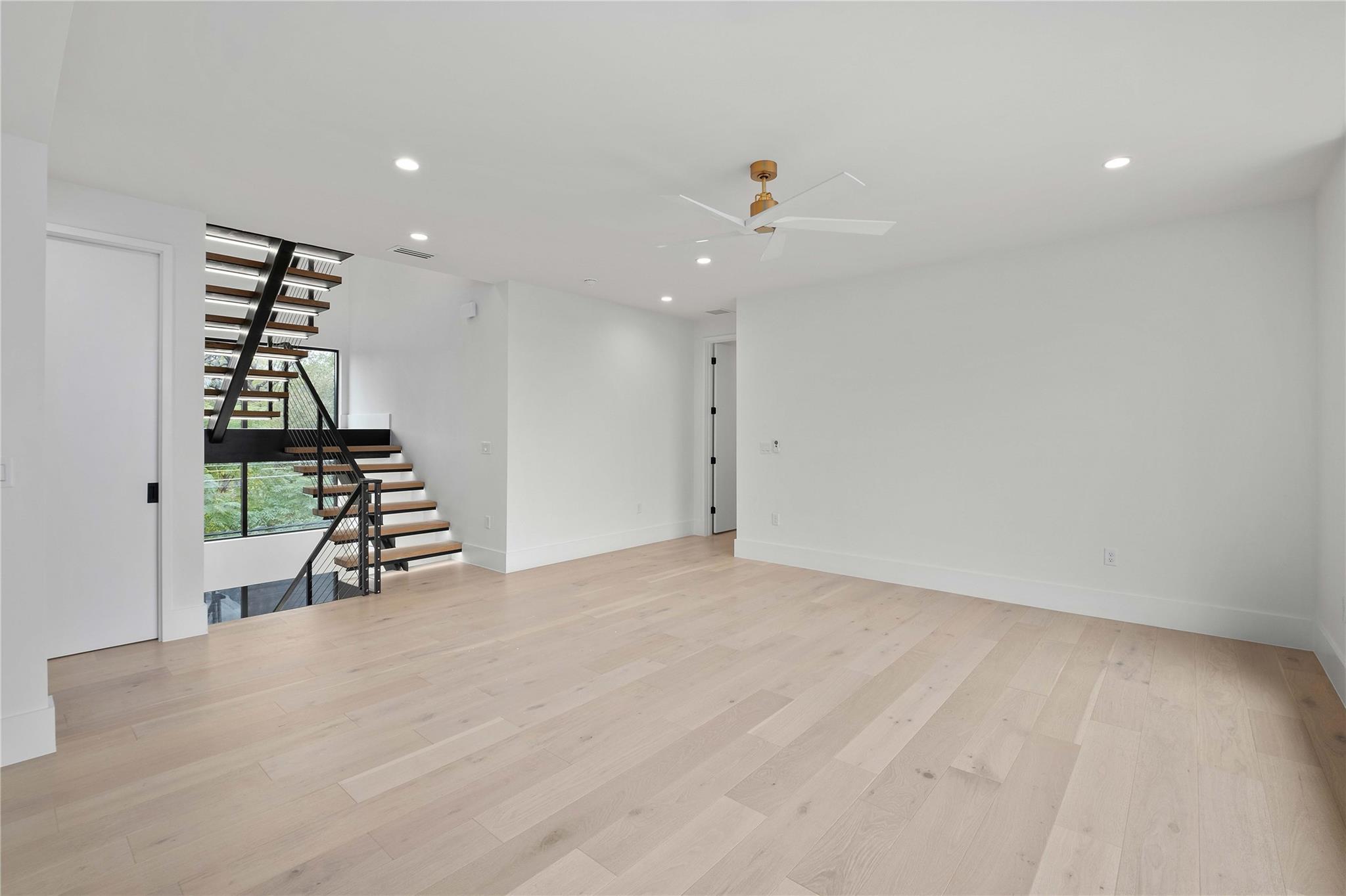 2401 Oakhaven CIR