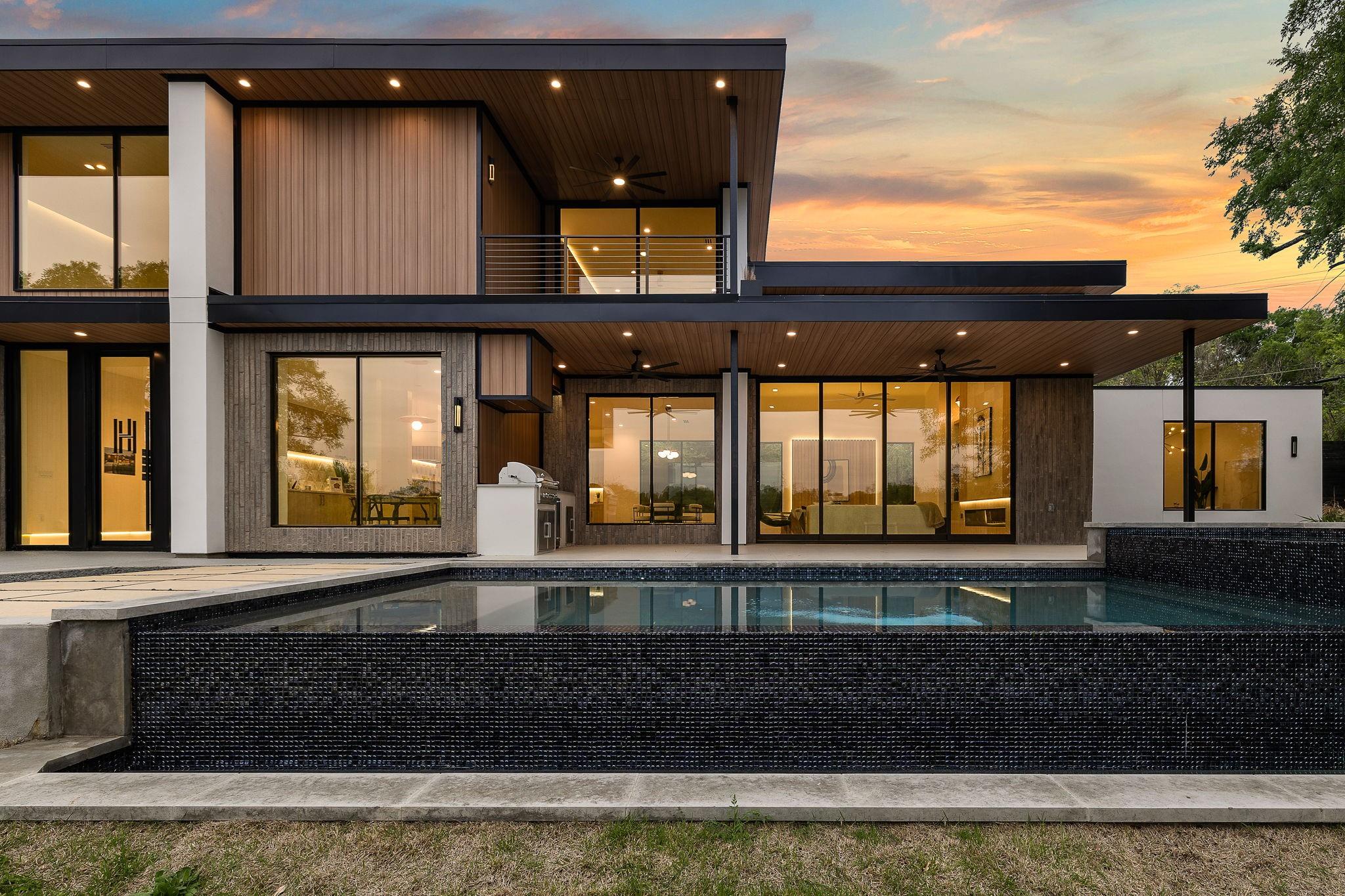 2401 Oakhaven CIR