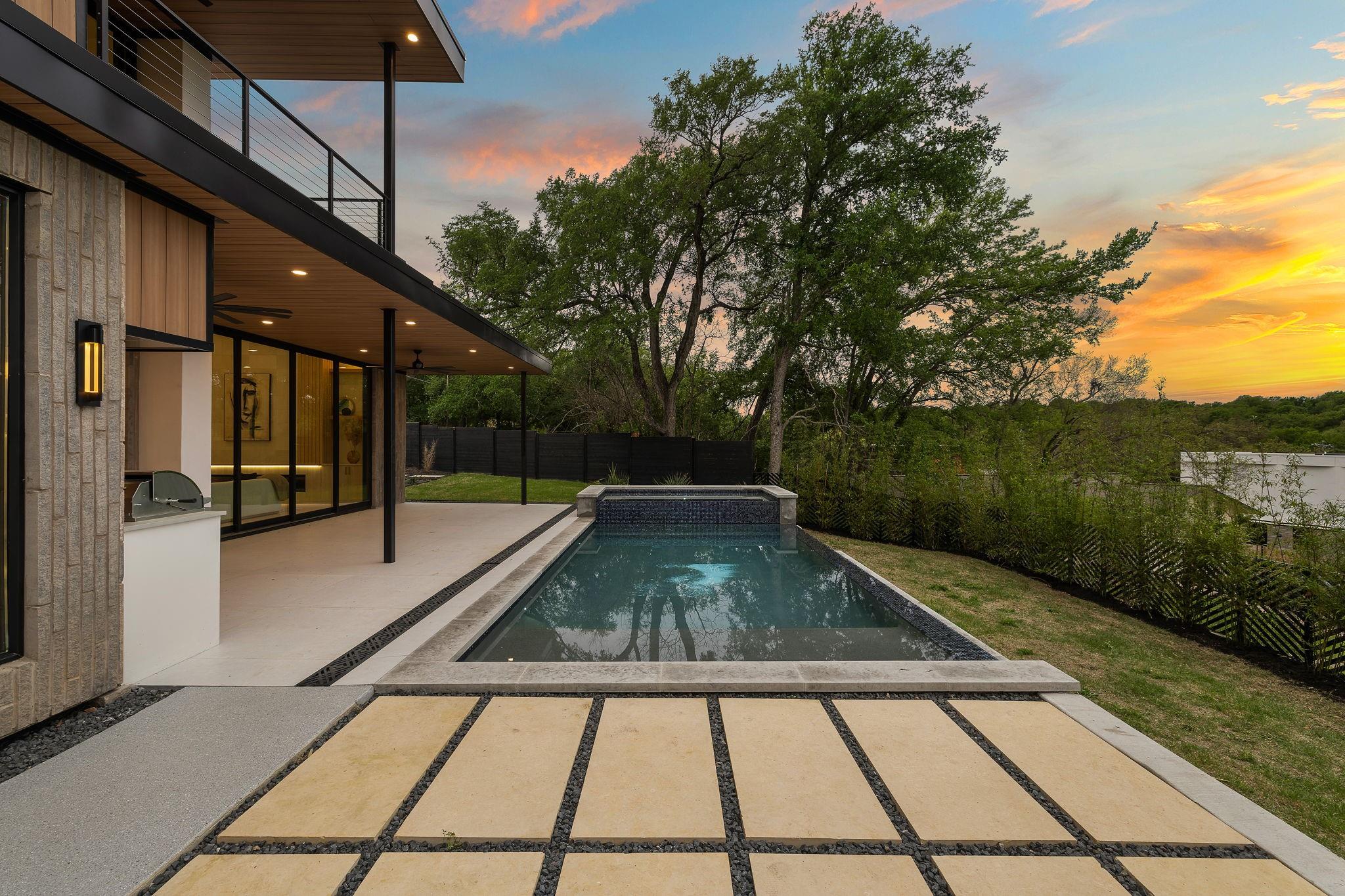 2401 Oakhaven CIR