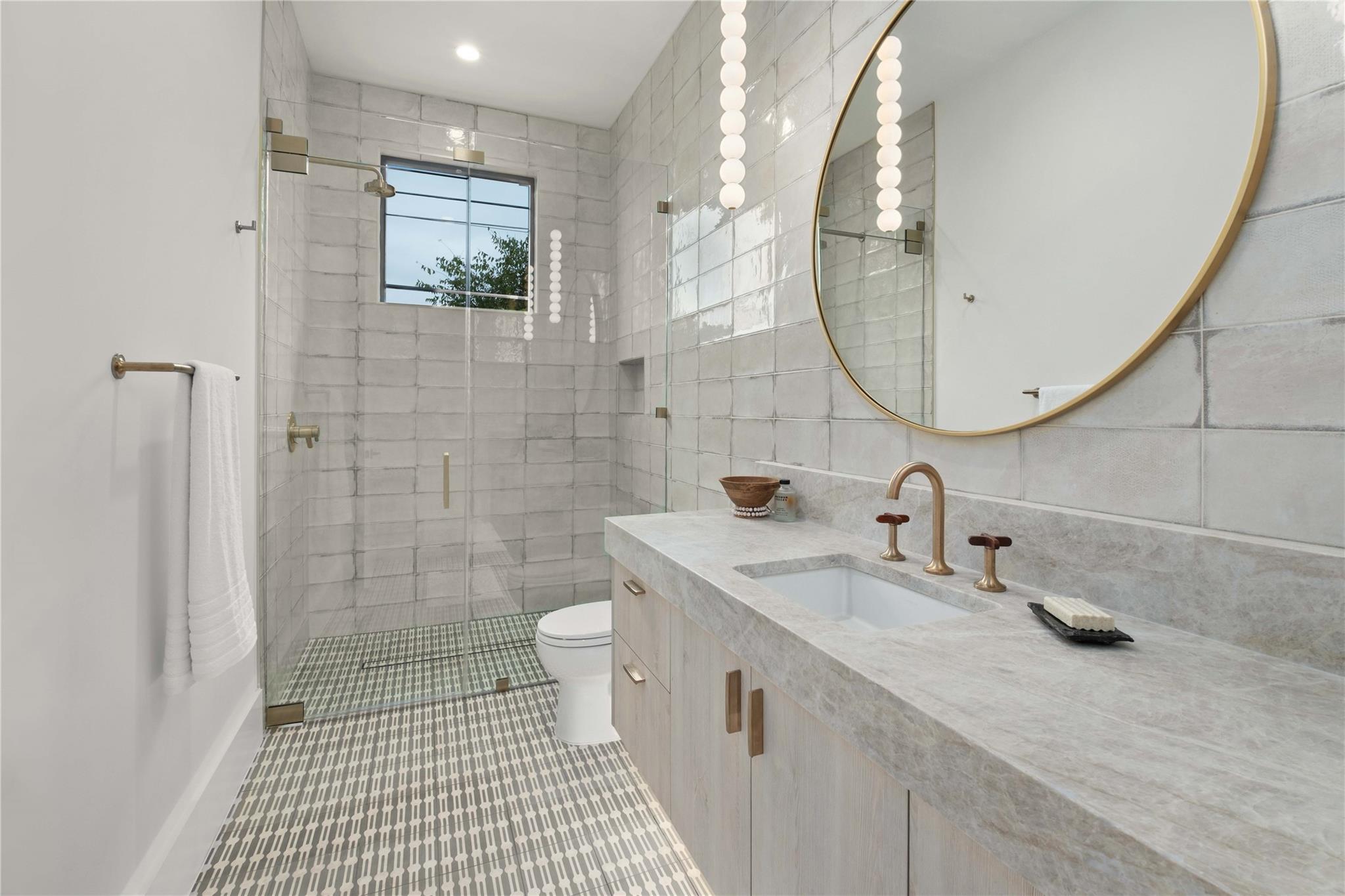 2401 Oakhaven CIR