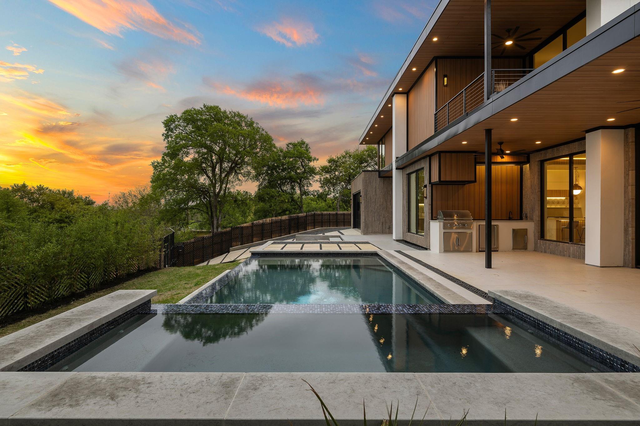 2401 Oakhaven CIR