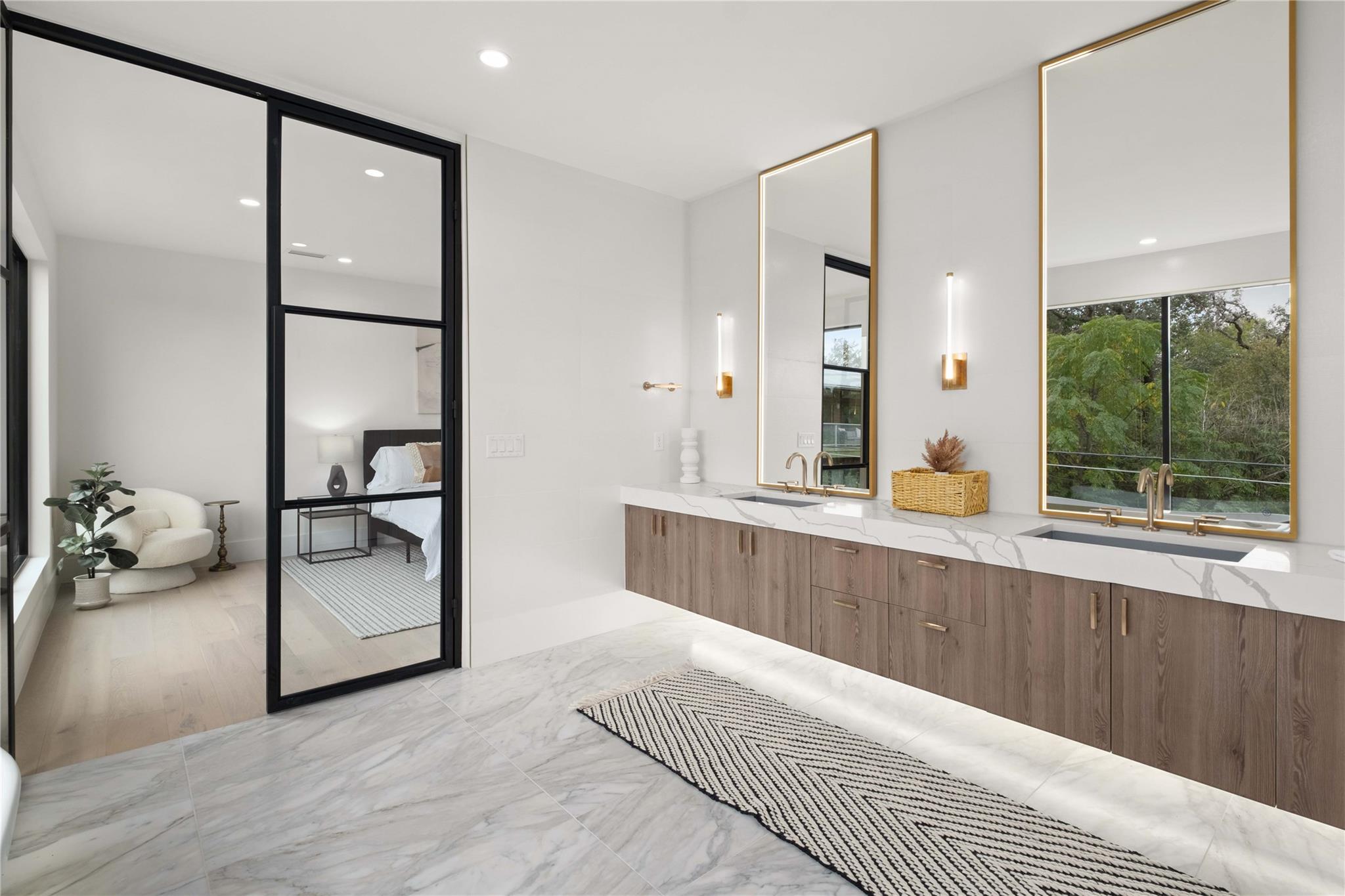 2401 Oakhaven CIR