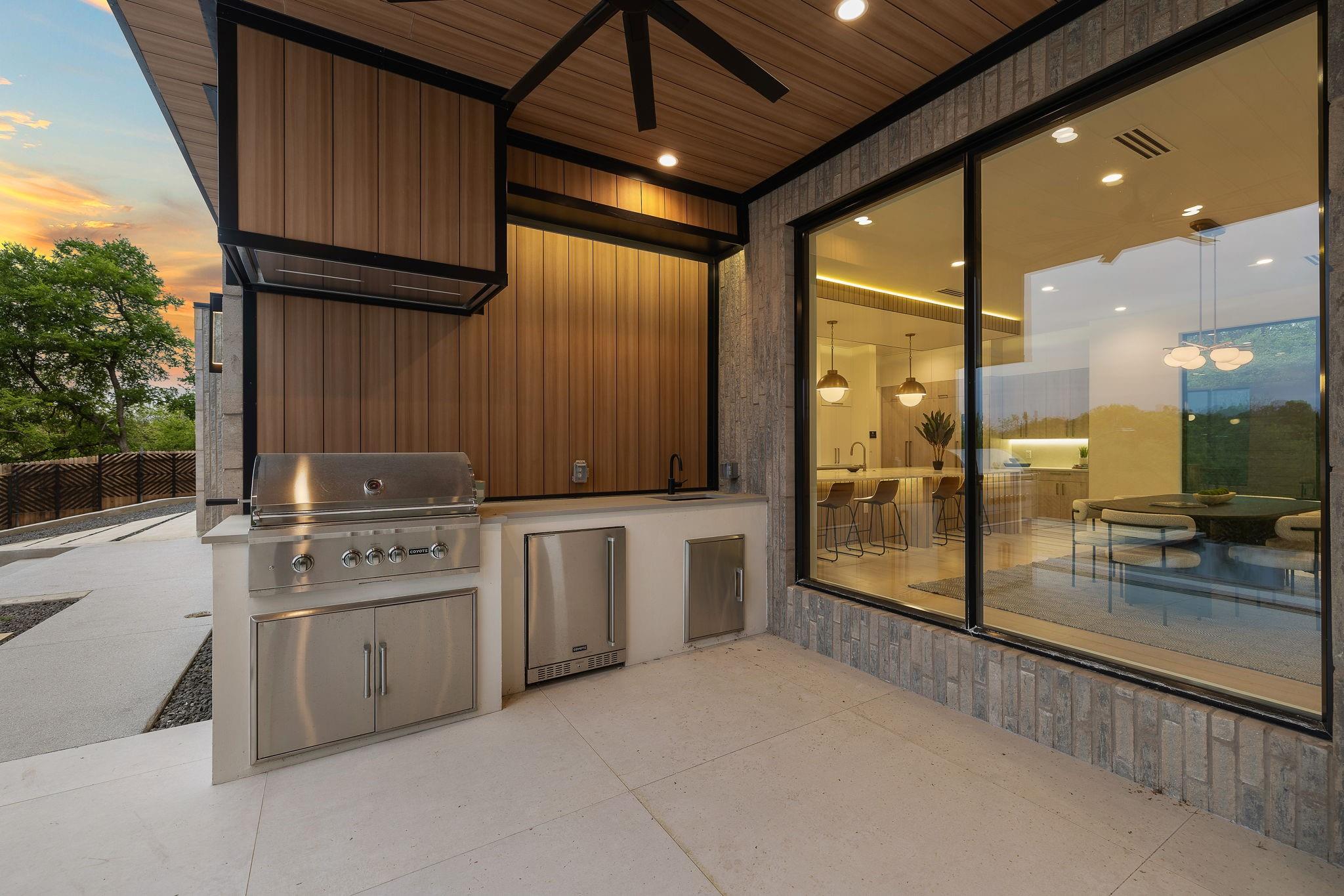 2401 Oakhaven CIR