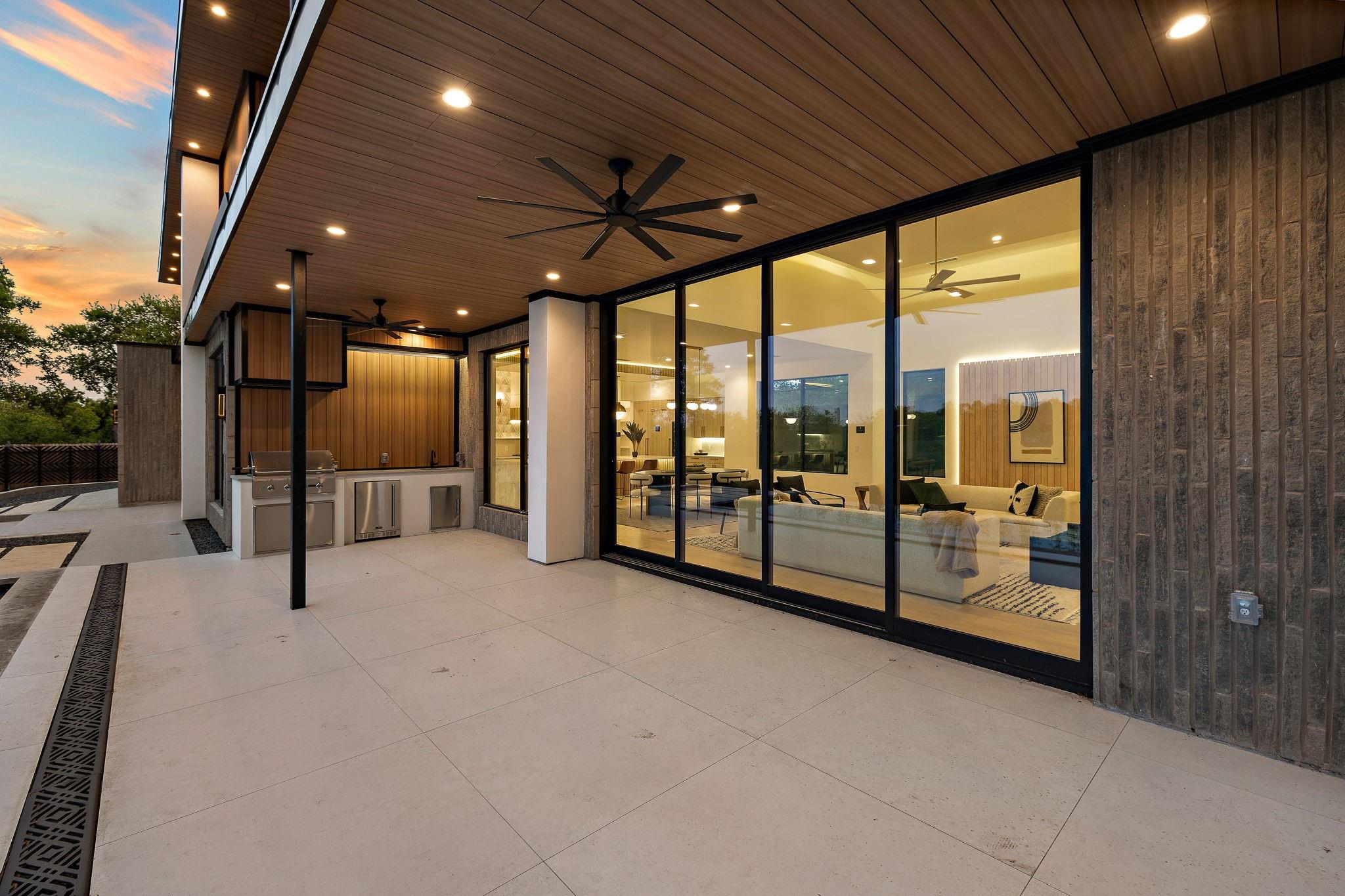 2401 Oakhaven CIR