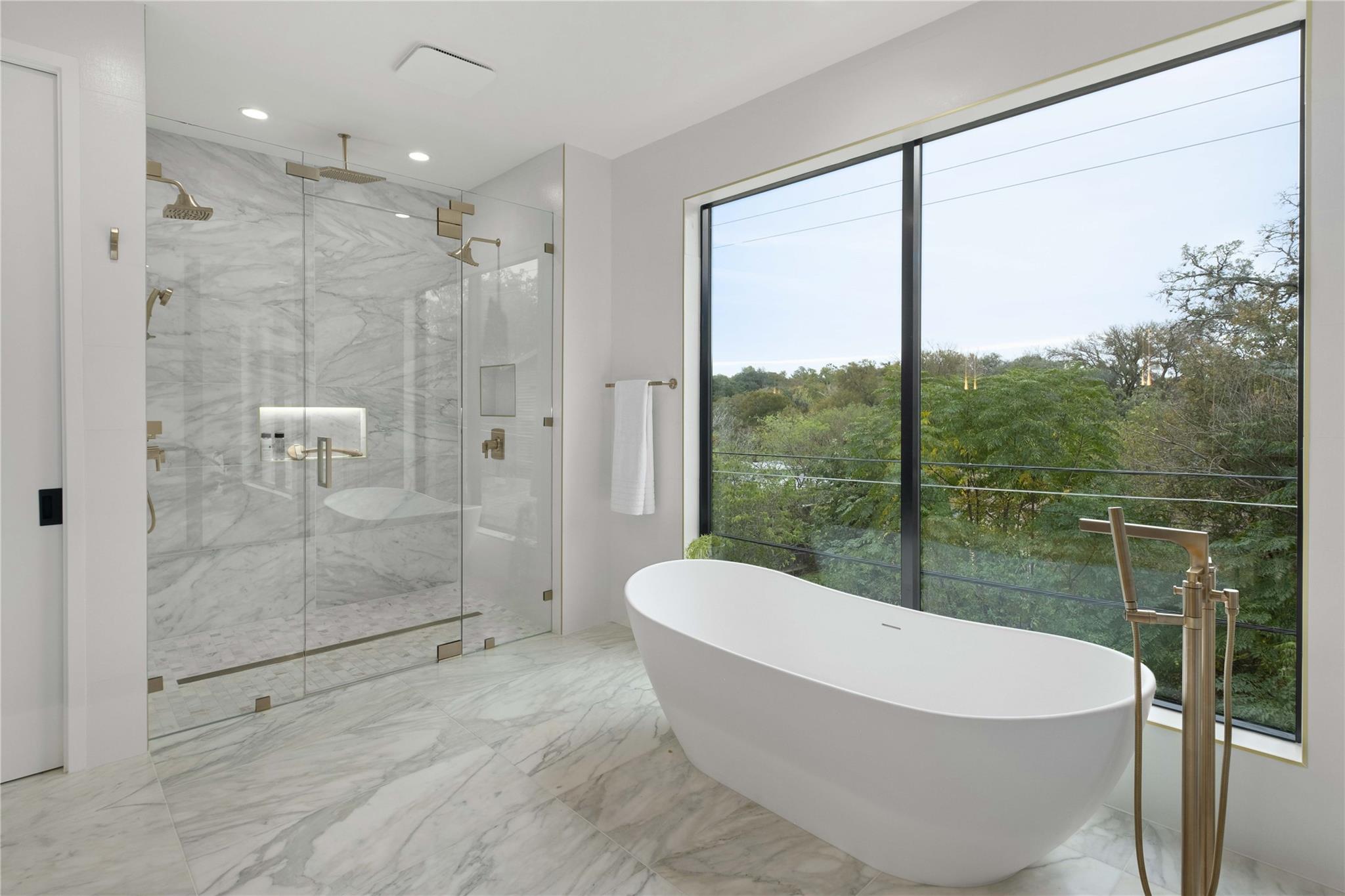 2401 Oakhaven CIR