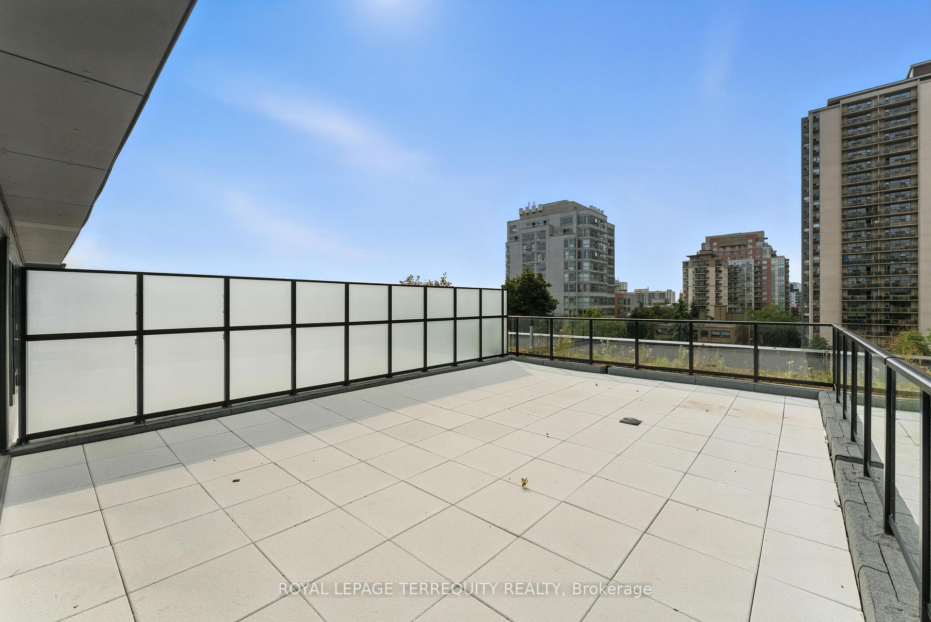 200 Keewatin Avenue PH05