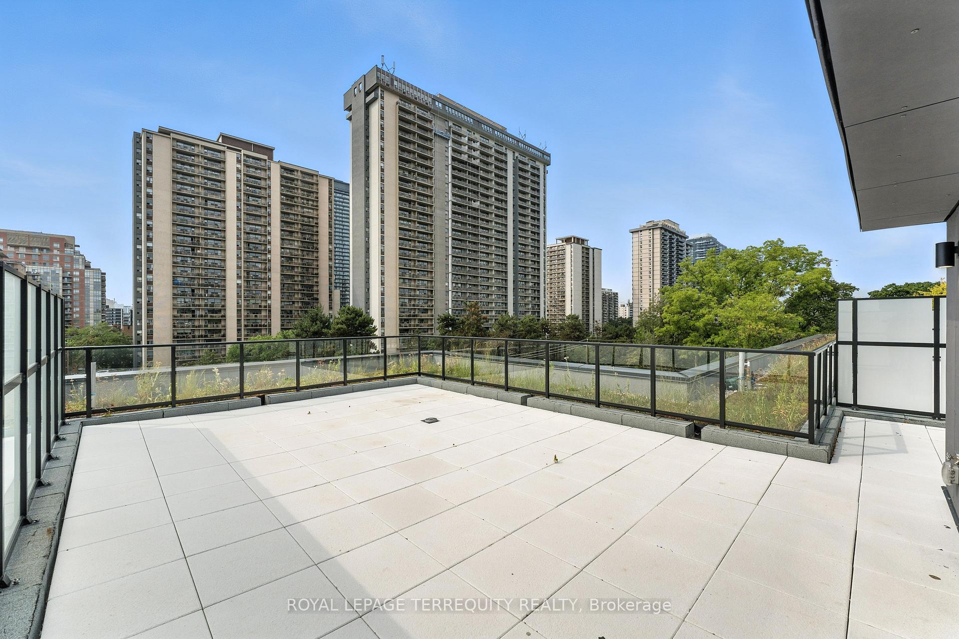 200 Keewatin Avenue PH05