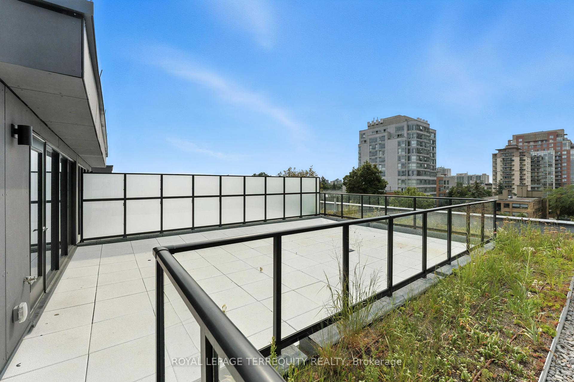 200 Keewatin Avenue PH05