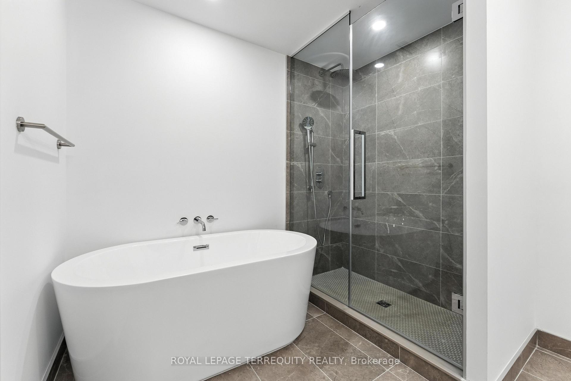 200 Keewatin Avenue PH05