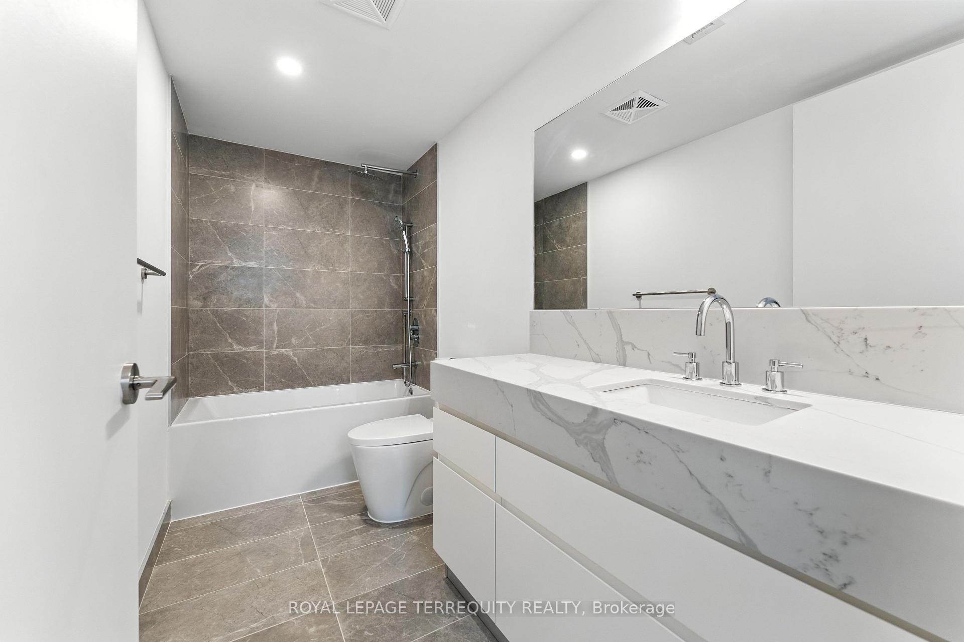 200 Keewatin Avenue PH05
