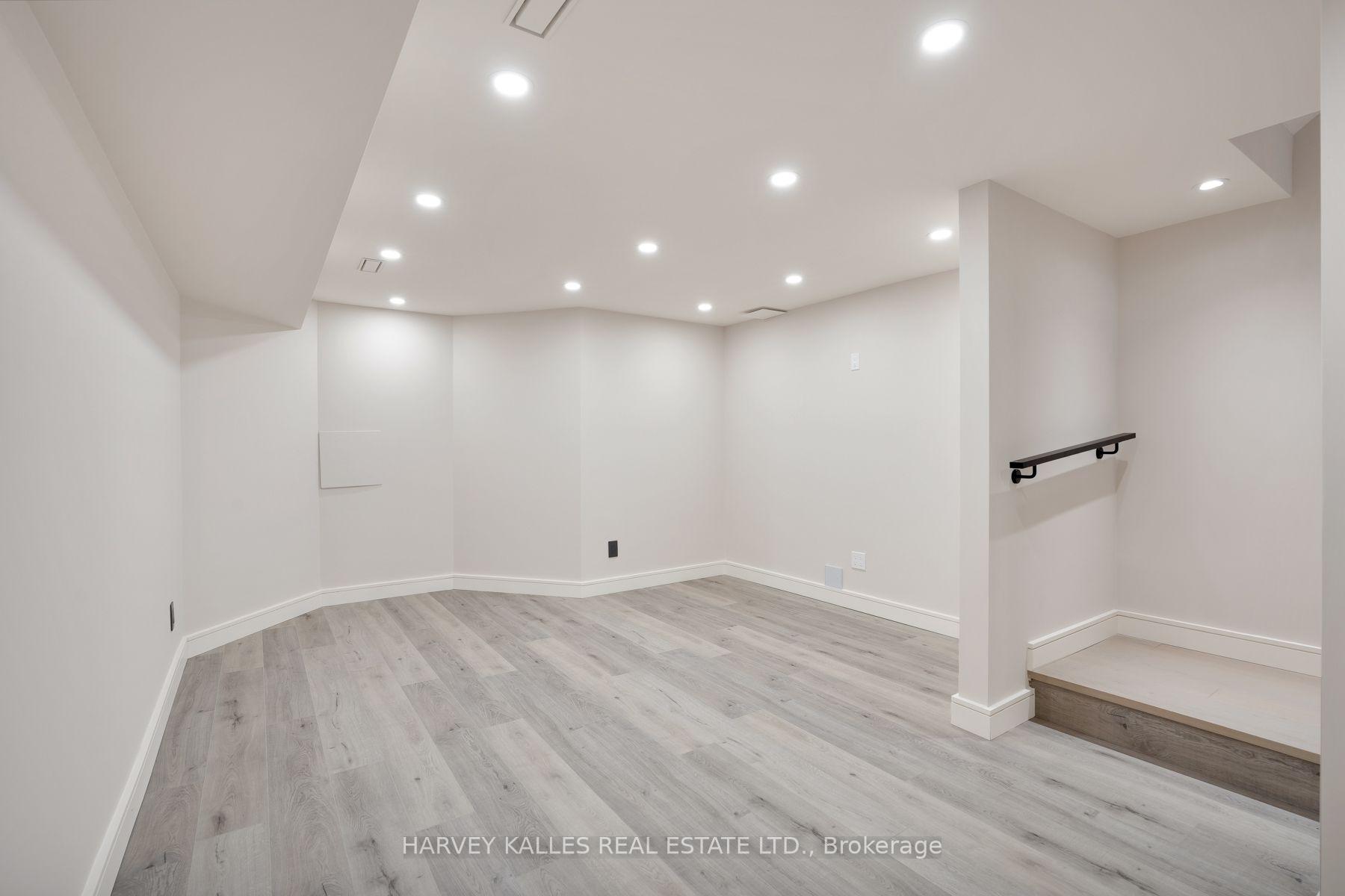 71 Robert Street, Toronto