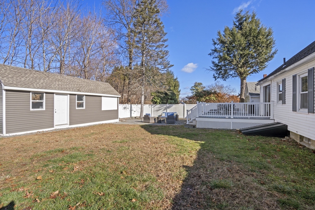 7 Lakeside Drive