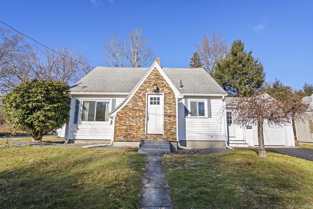 7 Lakeside Drive