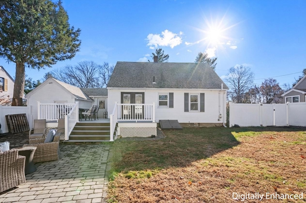 7 Lakeside Drive