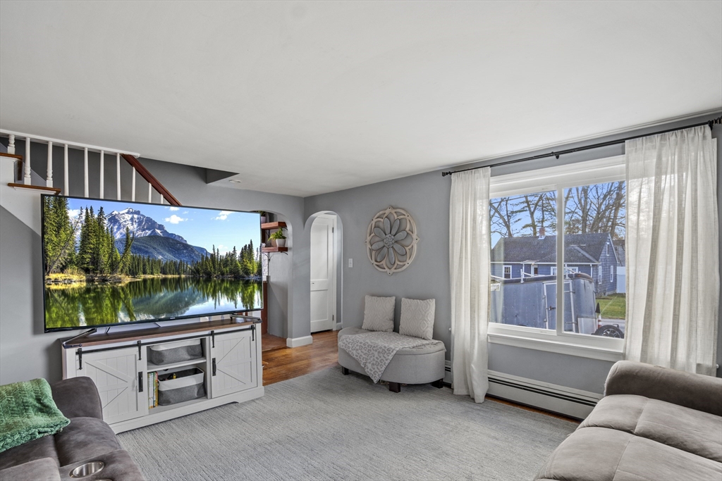 7 Lakeside Drive