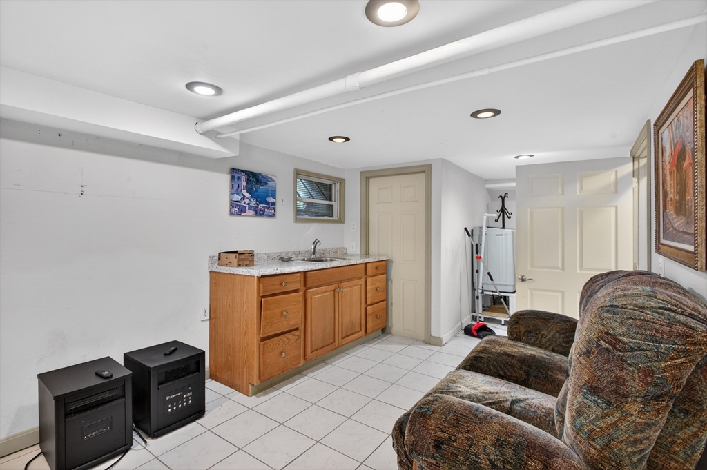 962 Pleasant St