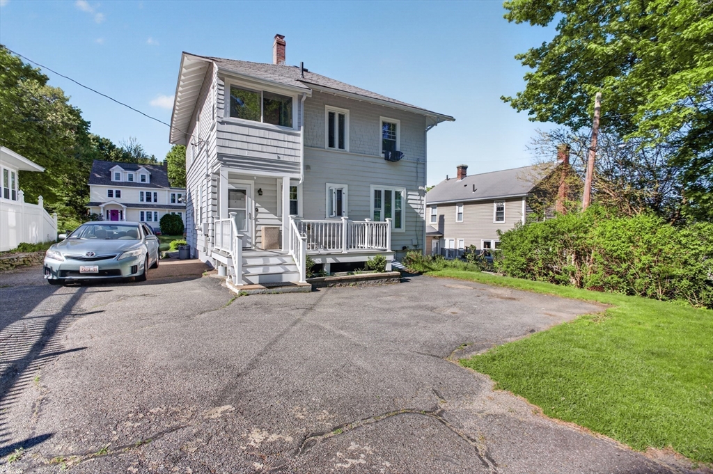 962 Pleasant St