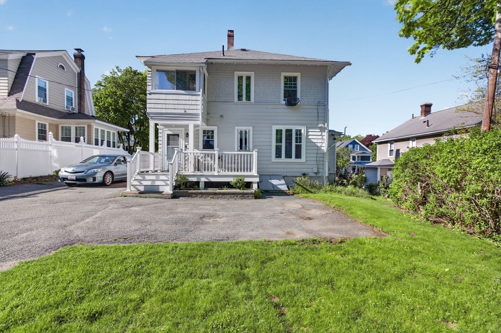 962 Pleasant St