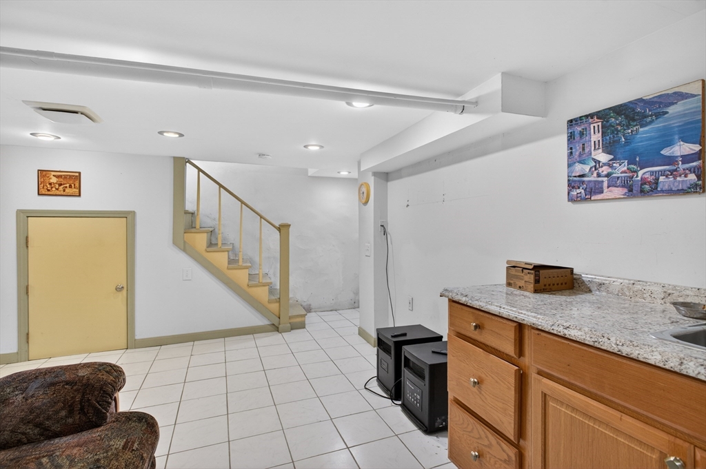 962 Pleasant St