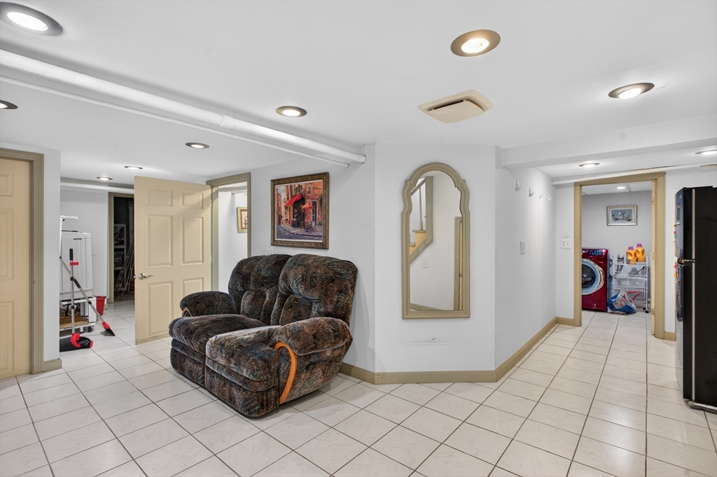 962 Pleasant St