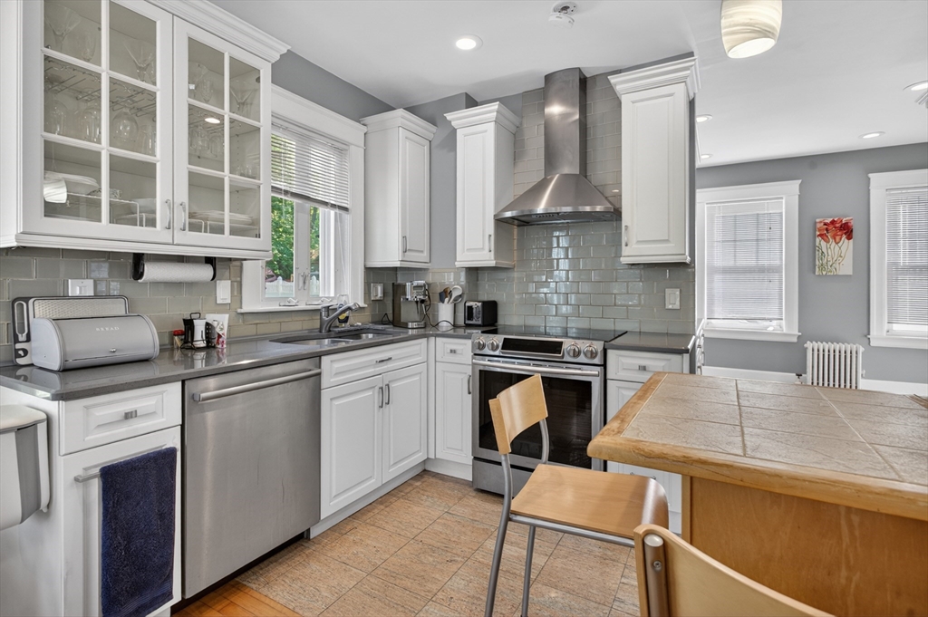 962 Pleasant St