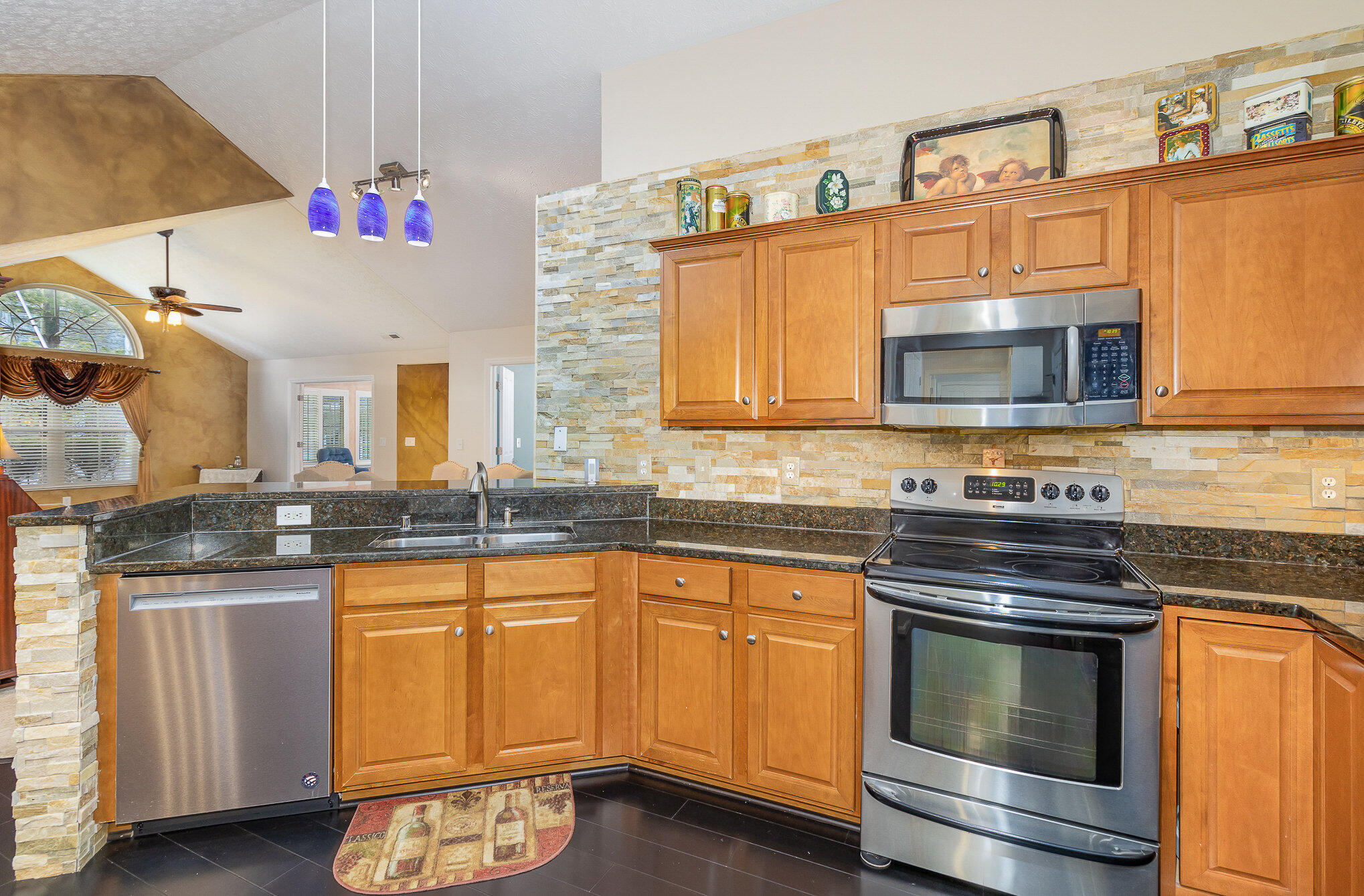 9123 Royal Oak Lane