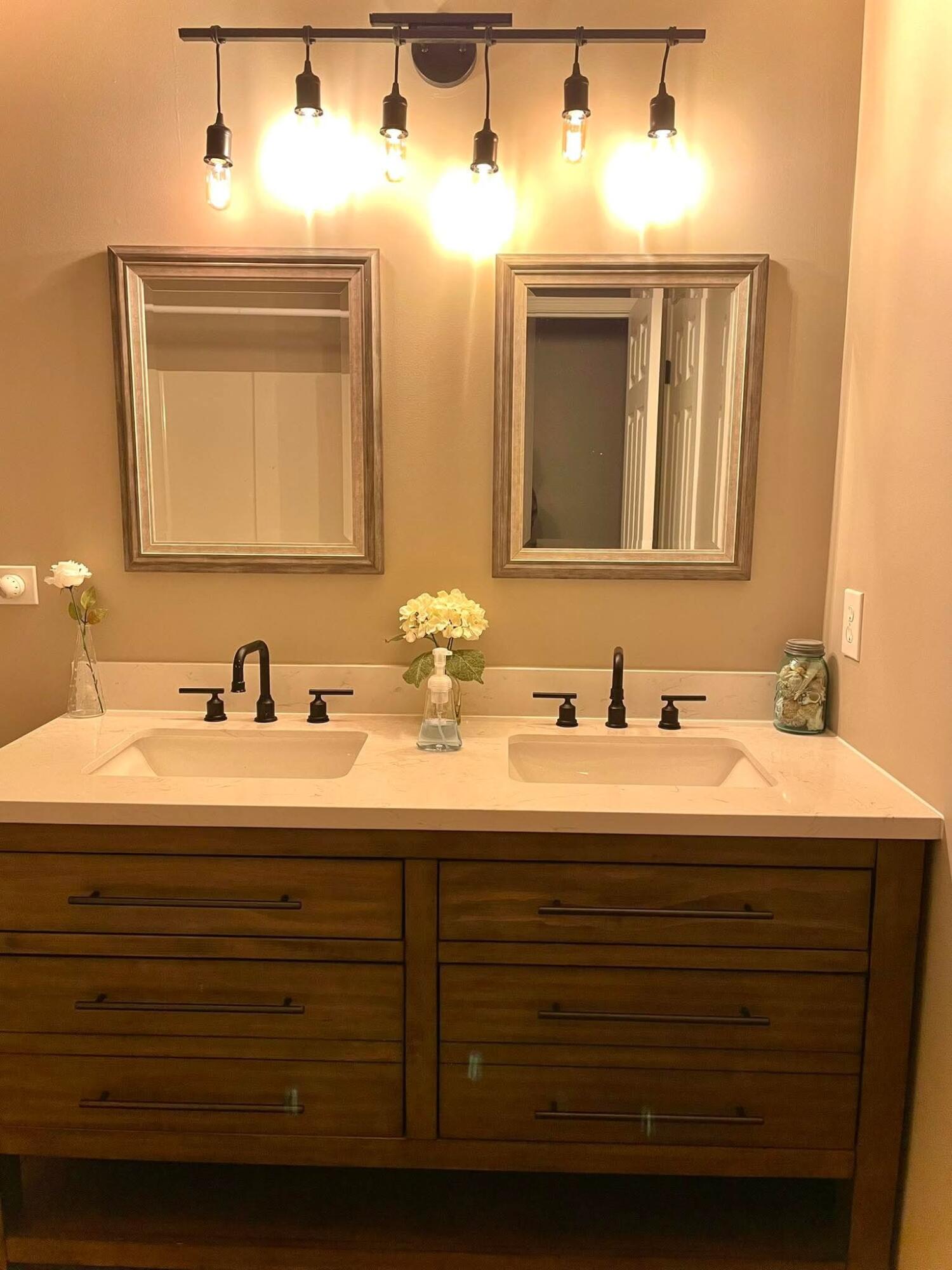 2861 Landings Way, Burlington
