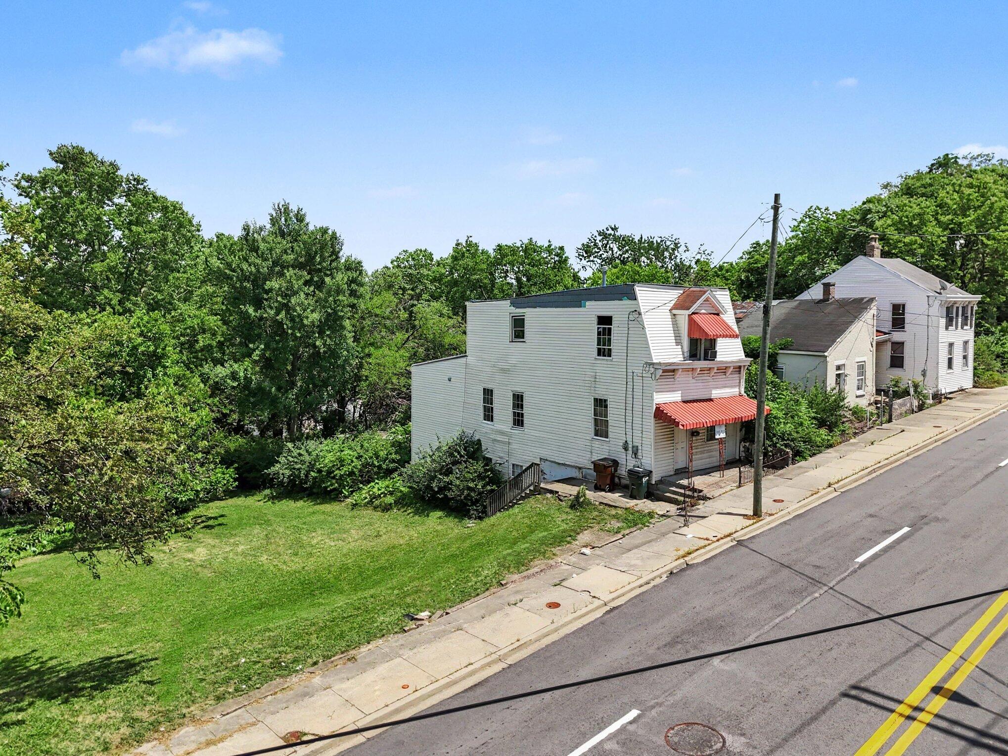 1222 W Pike Street