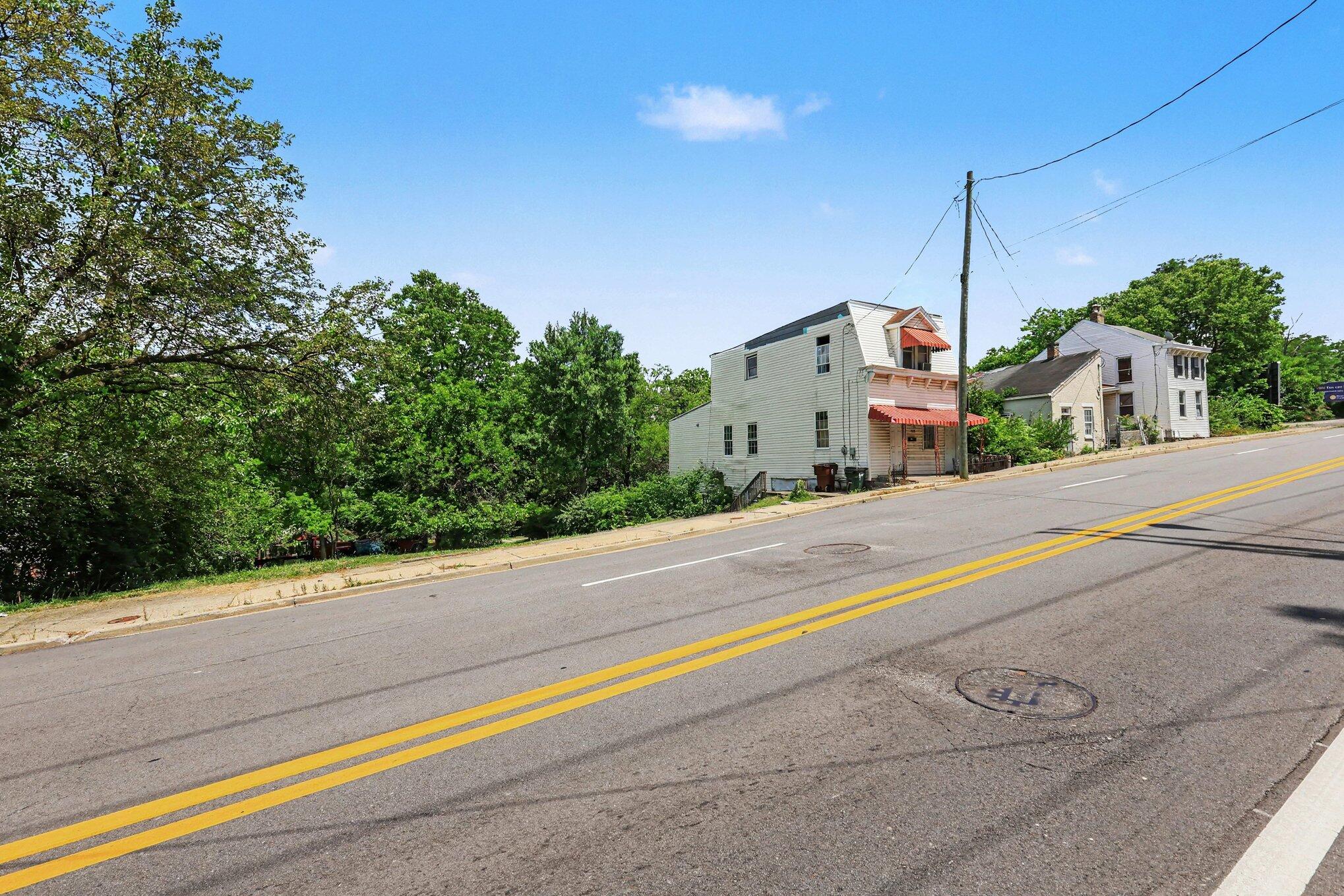 1222 W Pike Street