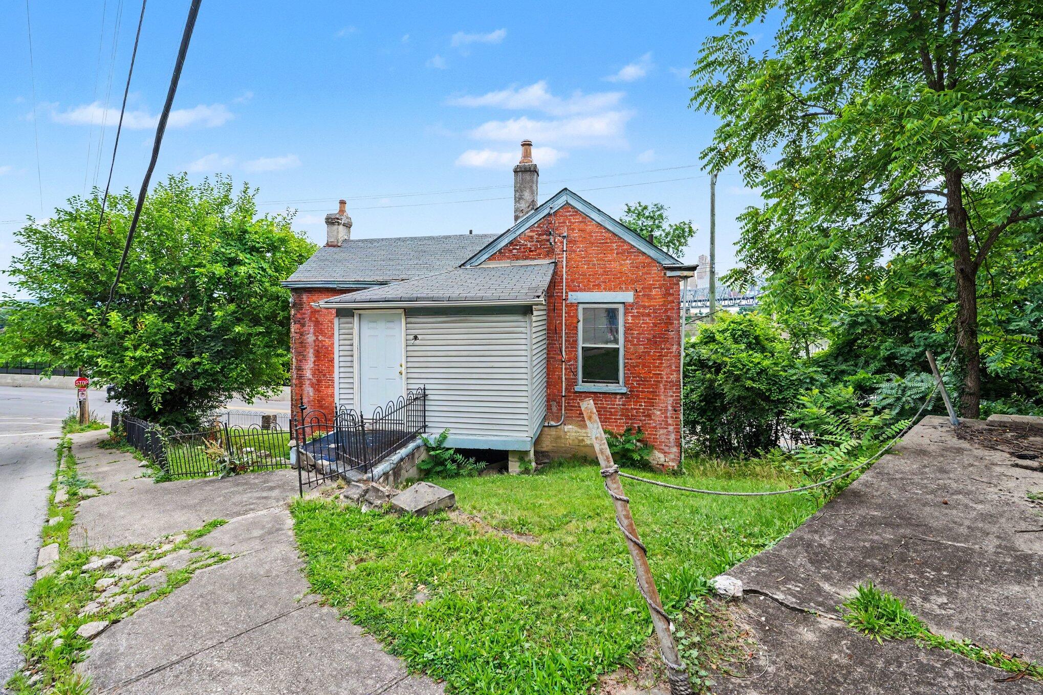 831 Highway Avenue