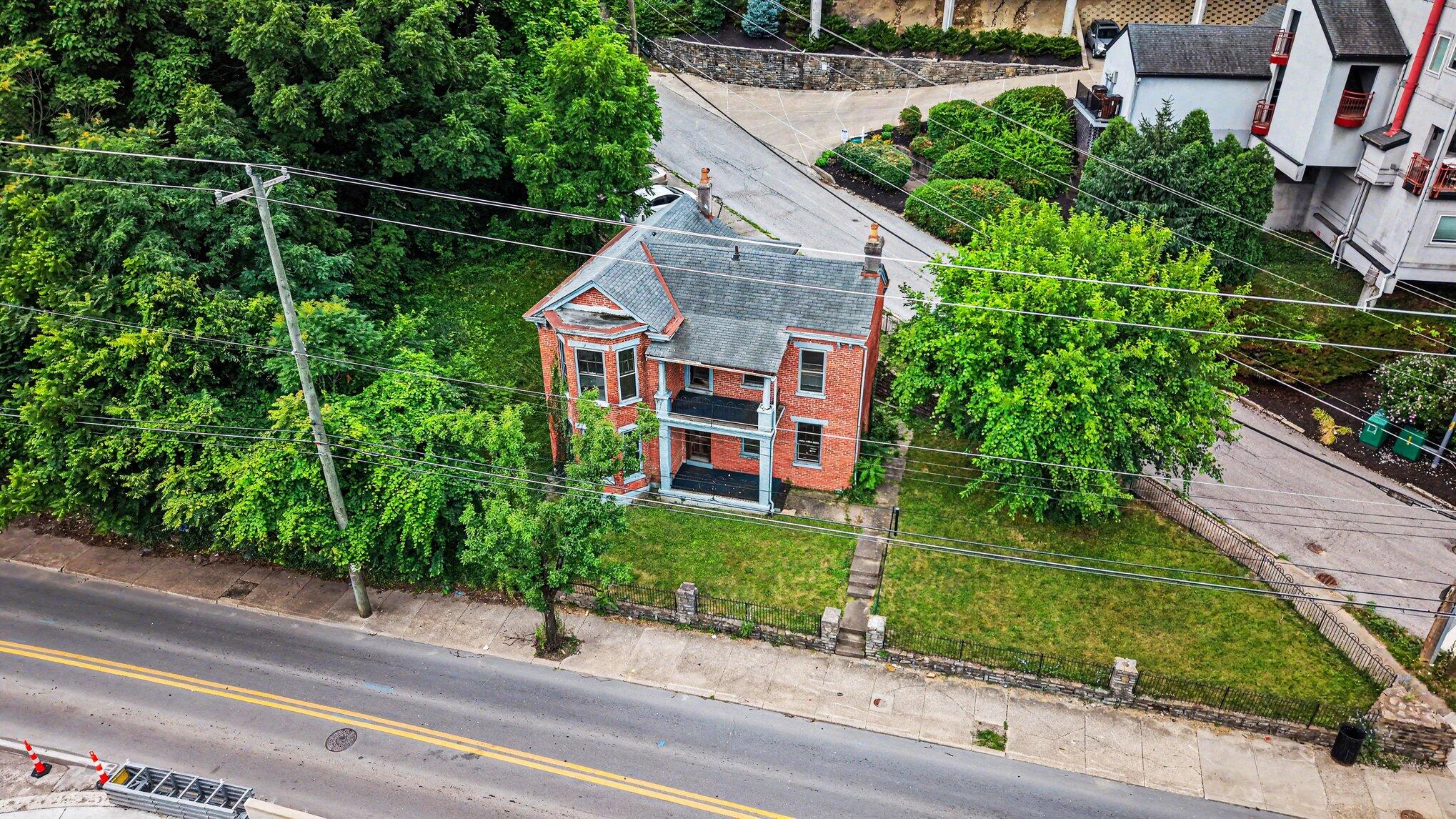 831 Highway Avenue