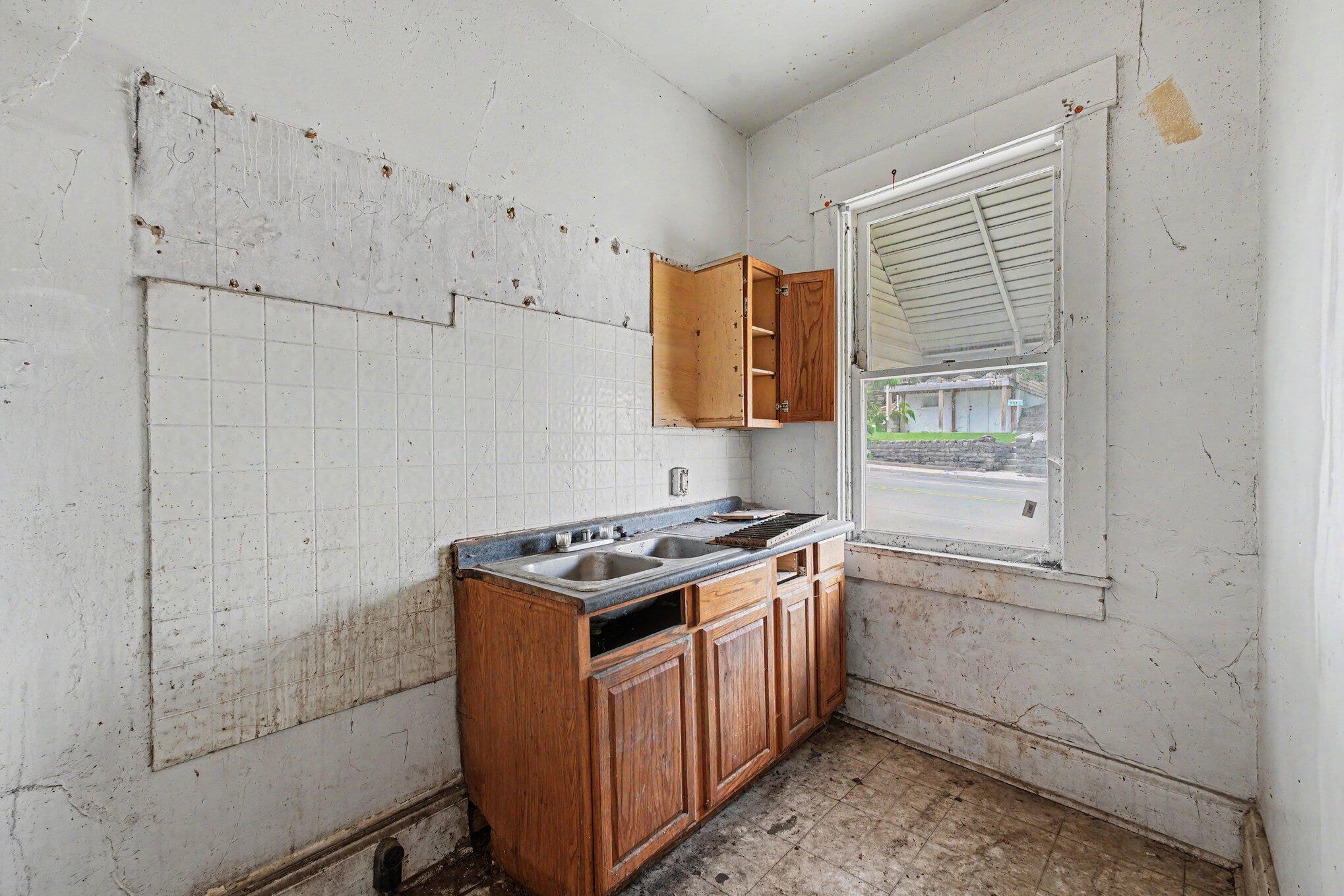 1212 W Pike Street