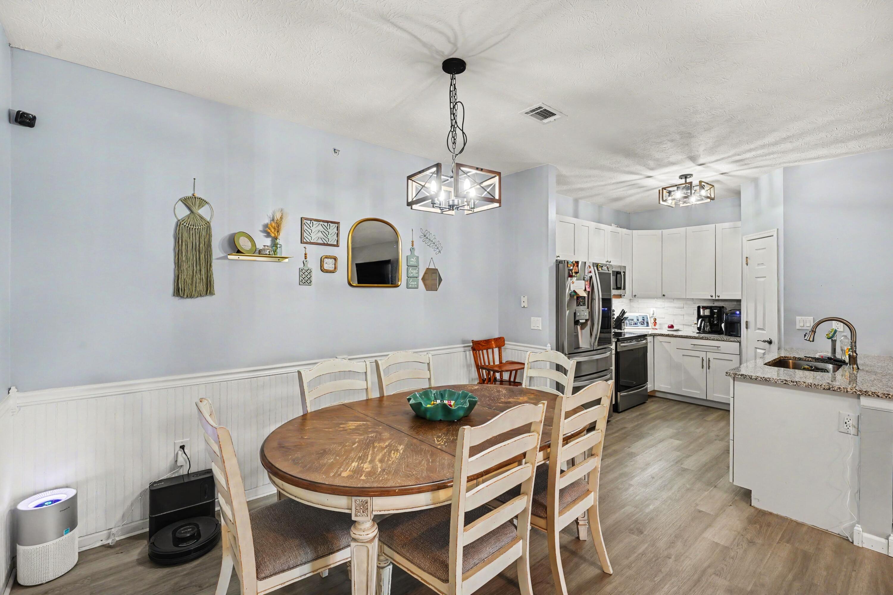 146 Saddlebrook Lane, 568