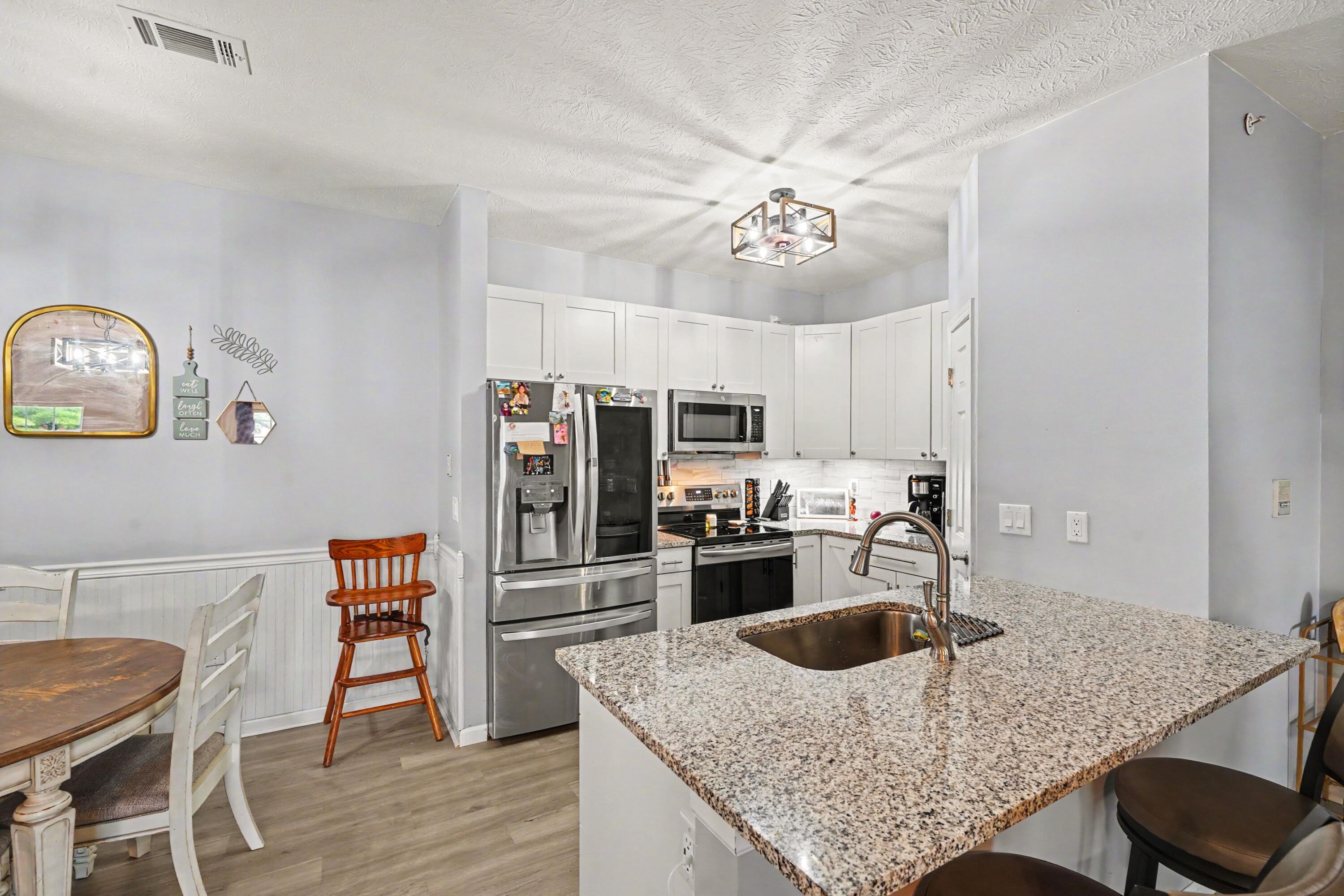 146 Saddlebrook Lane, 568
