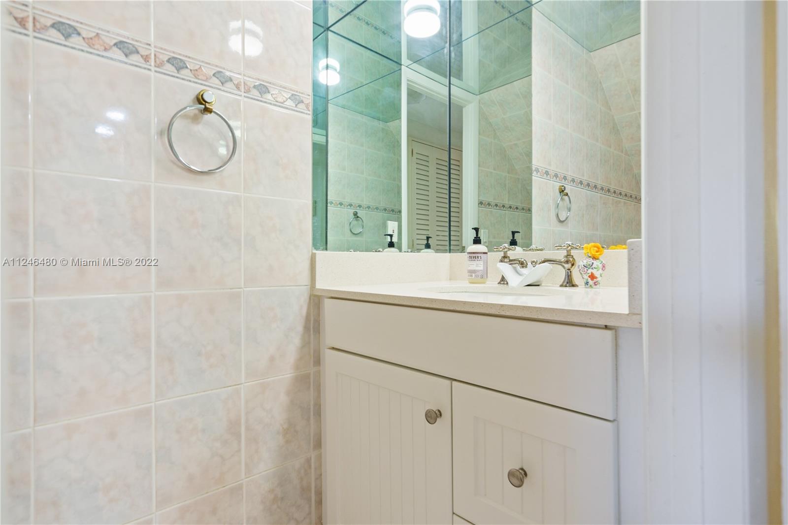 265 Grapetree Dr Unit: 111