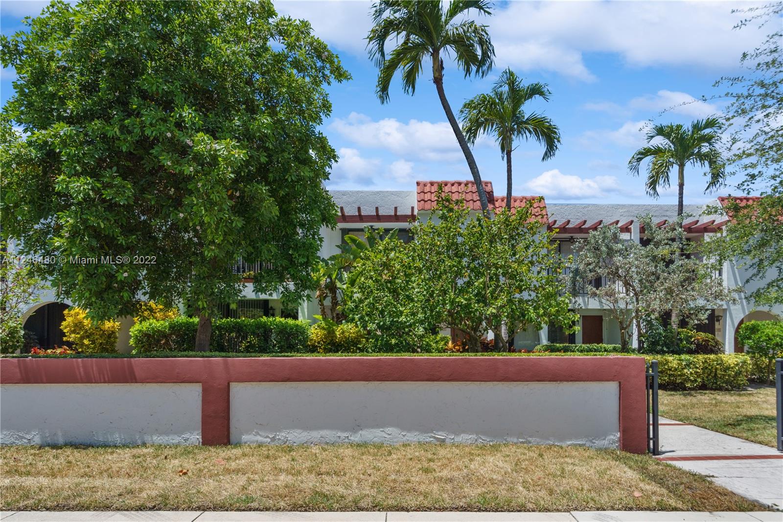 265 Grapetree Dr Unit: 111